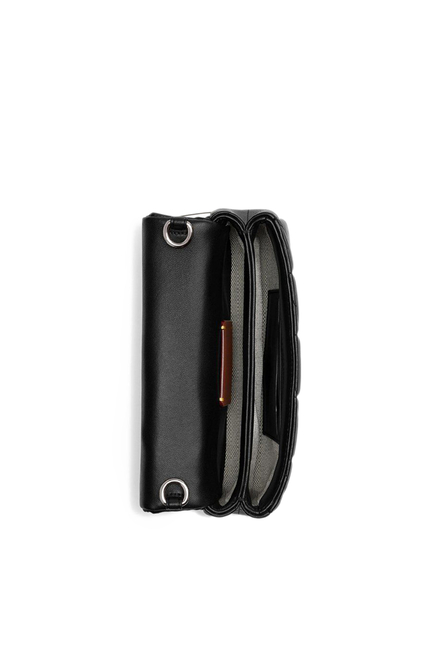 حقيبة تابي بيلو بحمالة معصم وسلسلة وتصميم مبطن جلد