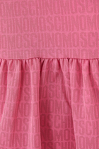 فستان جيرسيه مزين كليا بشعار الماركة للأطفال