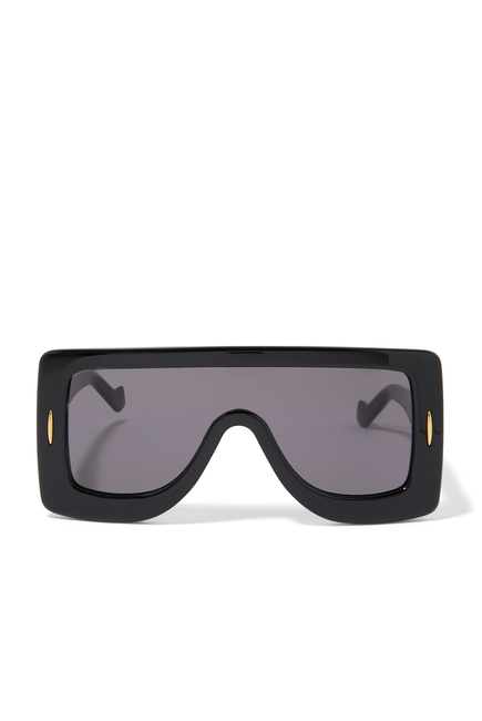 نظارة شمسية بشعار الماركة وإطار سميك