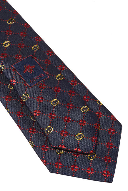 ربطة عنق حرير بنقشة نحلة وحروف شعار الماركة