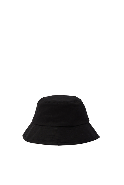 قبعة رياضية مزينة بشعار الماركة