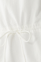 فستان بنقشة حرفي شعار الماركة دنيم جاكار