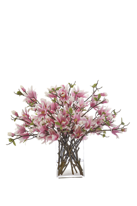 باقة زهور ماغنوليا في مزهرية زجاجية بتصميم مستطيل