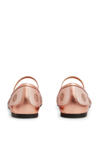حذاء بالرينا مطرز بحرفي شعار الماركة بكعب مسطح للأطفال