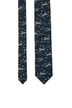 ربطة عنق حرير مزينة بنقشة