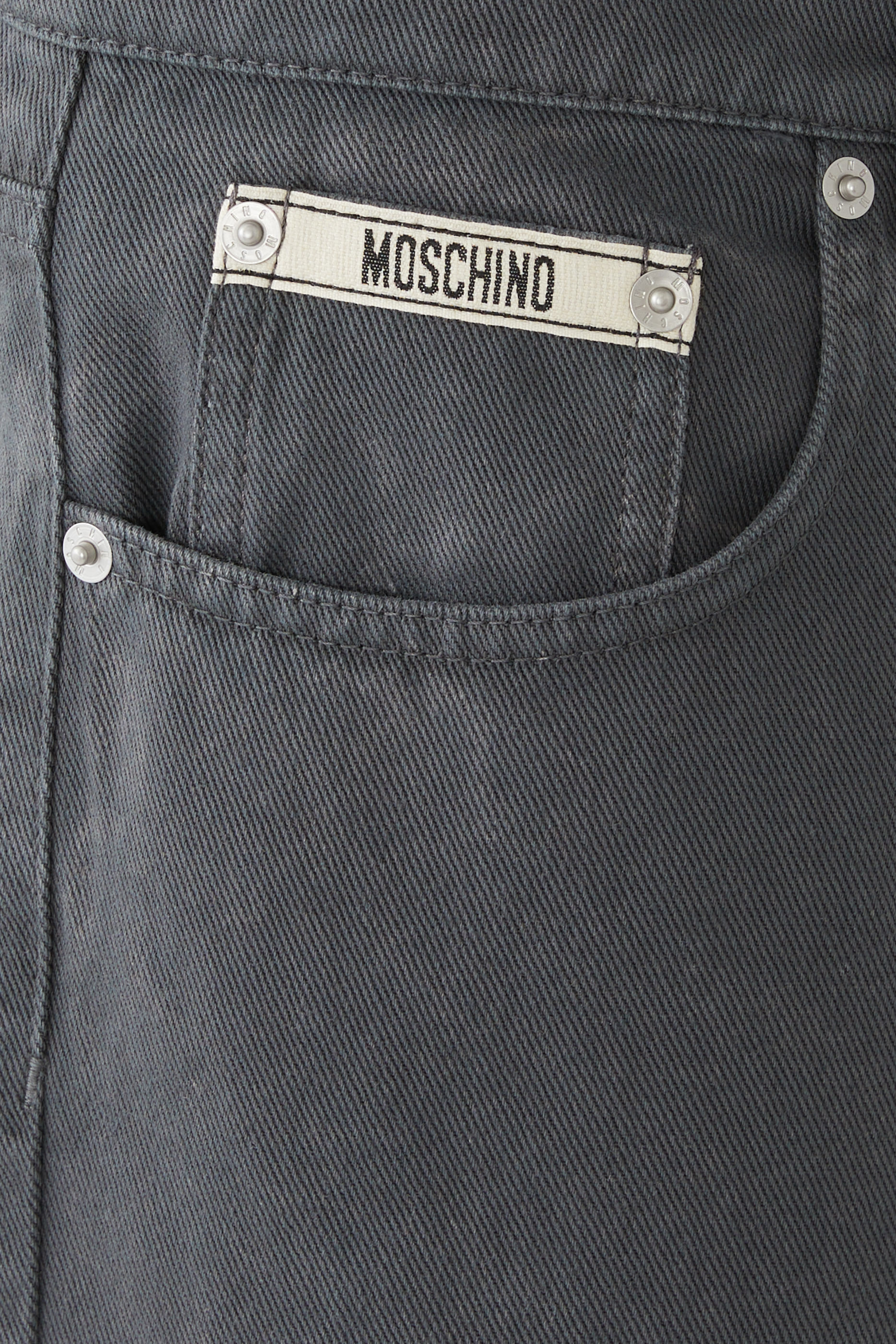 بنطال بقصة ساق مستقيمة