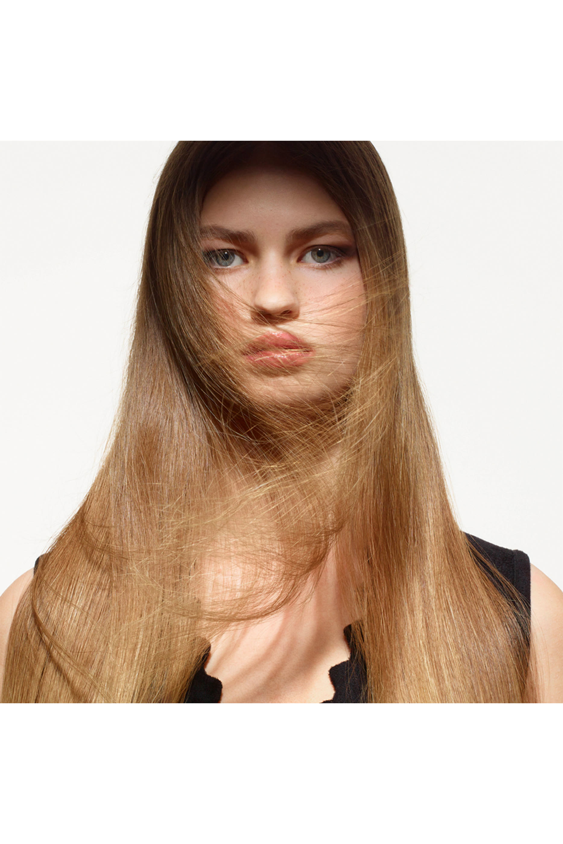 شامبو غني لتنظيف وحماية الشعر الملون