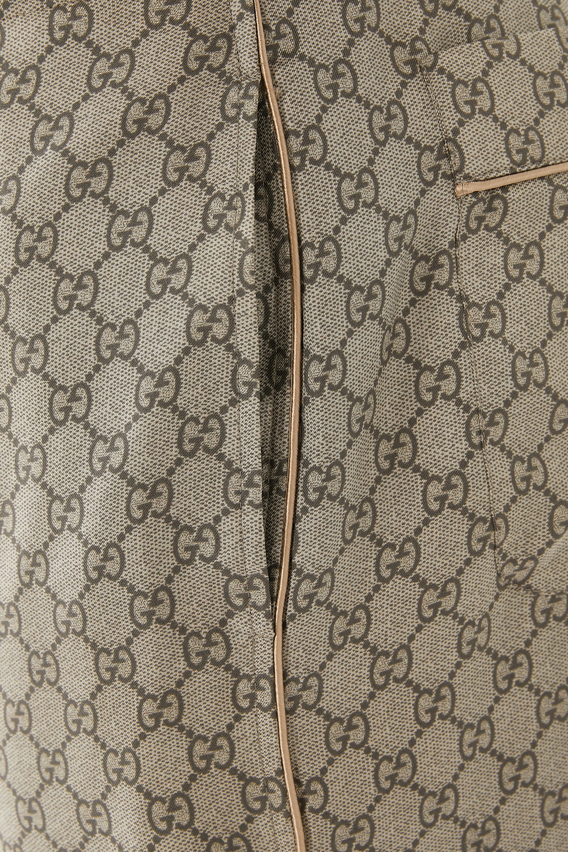 بنطال حرير سوبريم بنقشة حرفي شعار الماركة