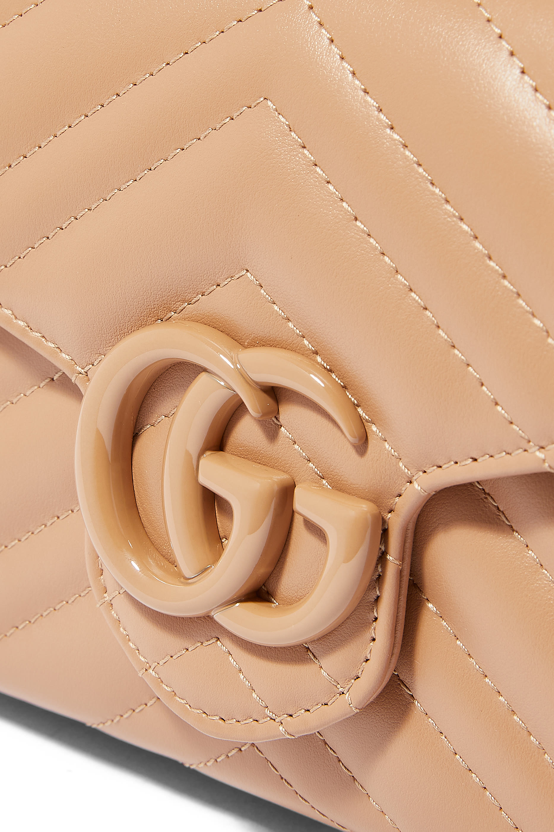 حقيبة مارمونت صغيرة مبطنة بحرفي شعار الماركة