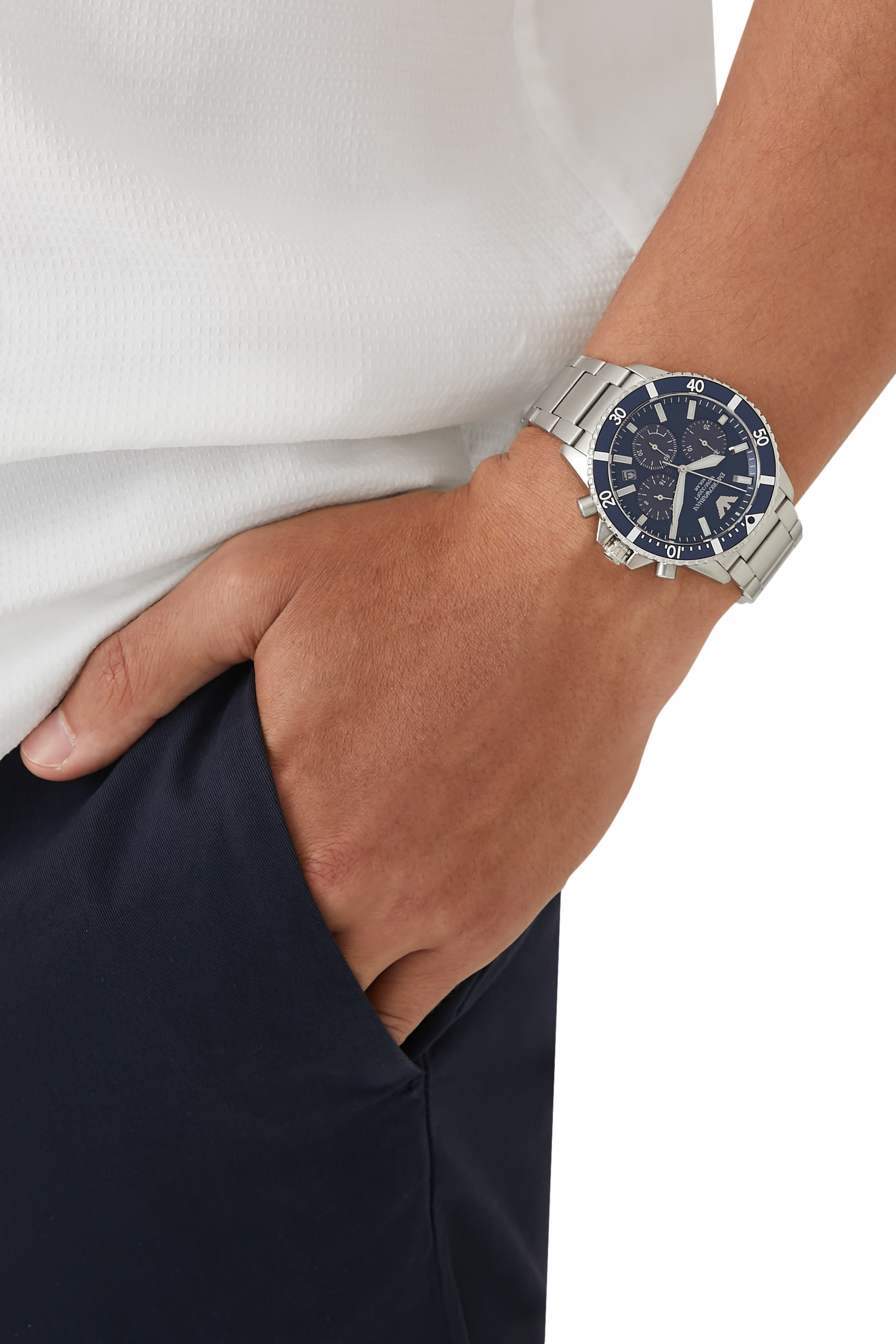 ساعة كرونوغراف وورلد إكسبلورر تعمل بالطاقة الشمسية