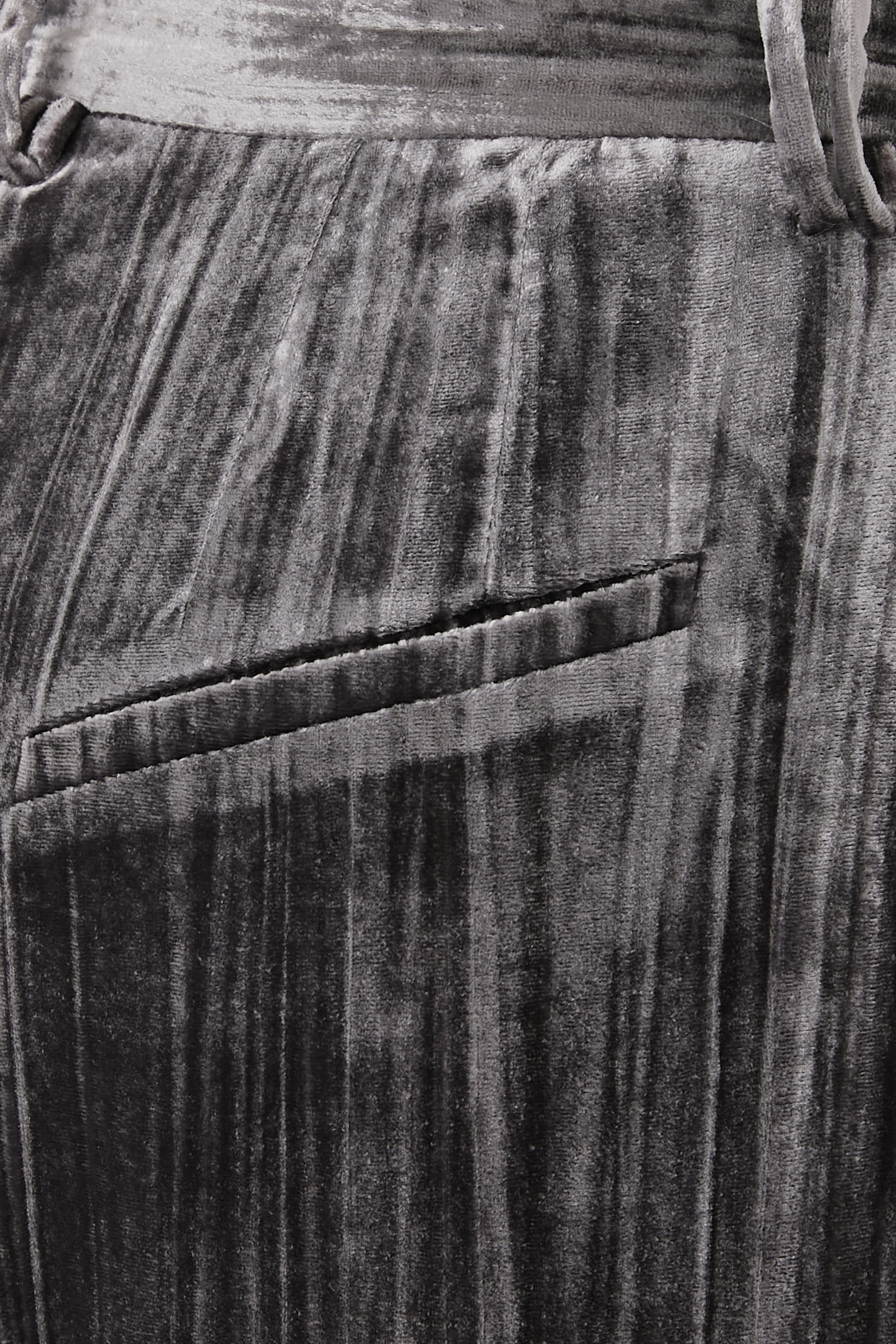 بنطال مخطط بقصة مريحة بطيات مخمل