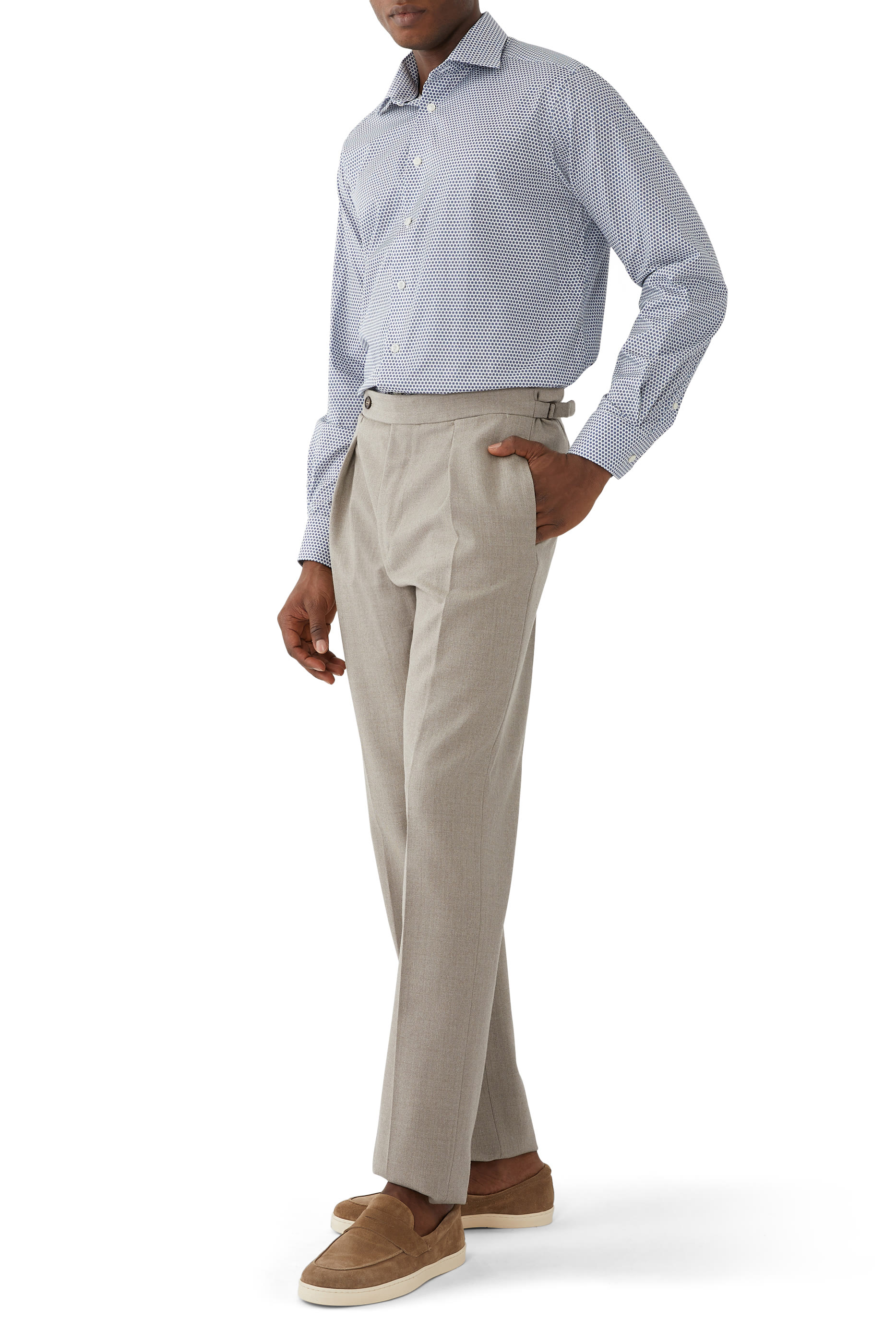 قميص بأكمام طويلة