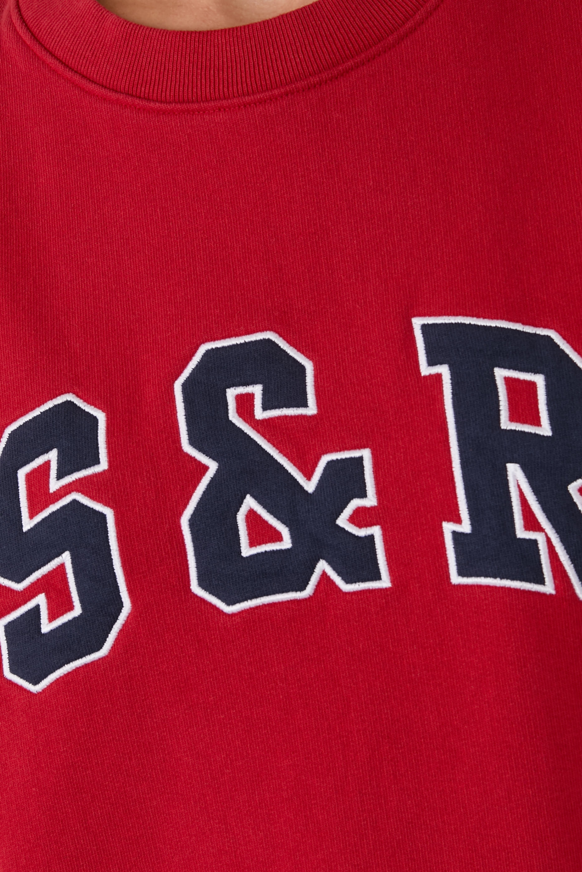 سويت شيرت ايفي بياقة ضيقة وشعار الماركة