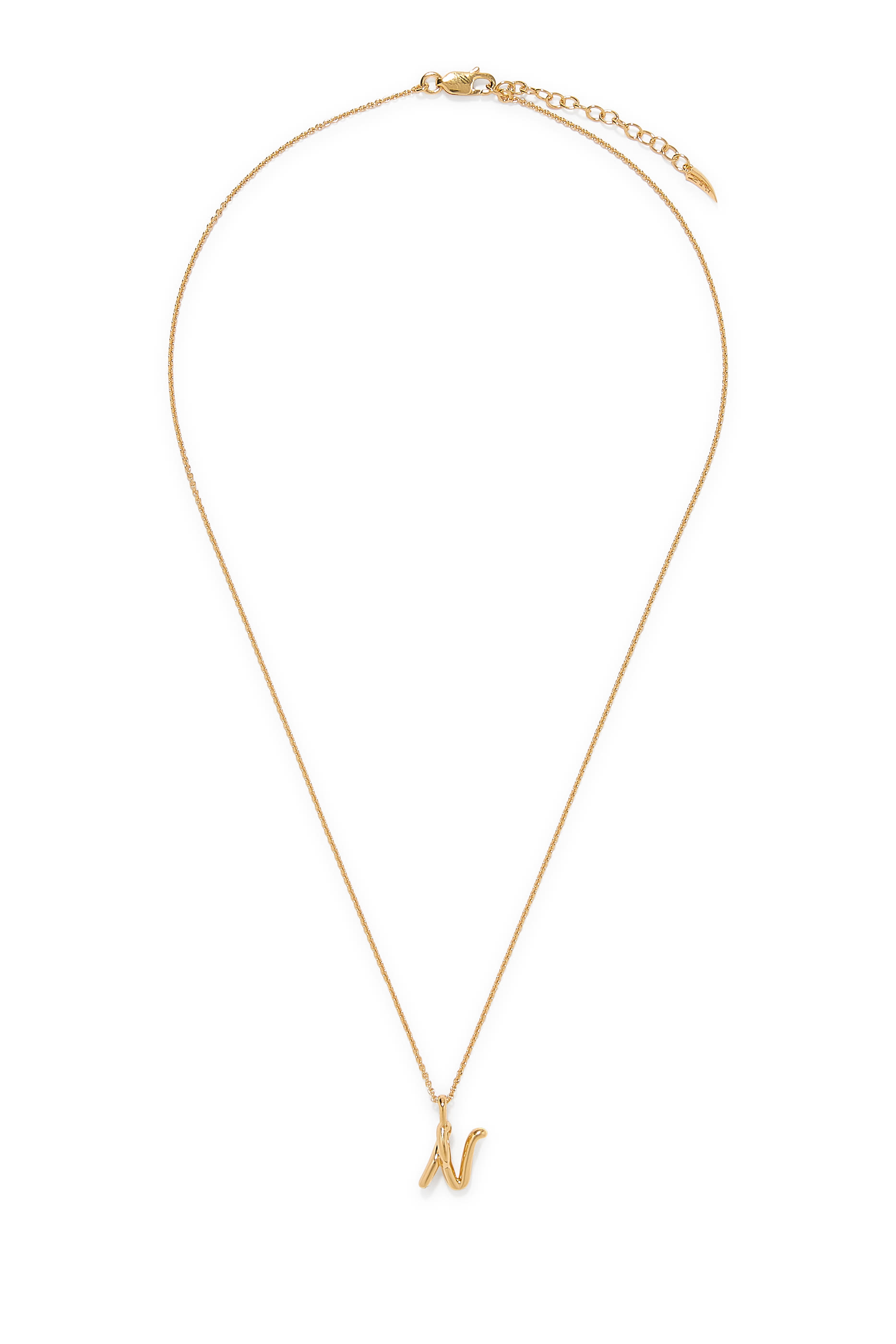 قلادة بدلاية صغيرة بتصميم حرف أن بحواف متموجة منصهرة، فضة استرلينية معاد تدويرها مطلية بذهب عيار 18