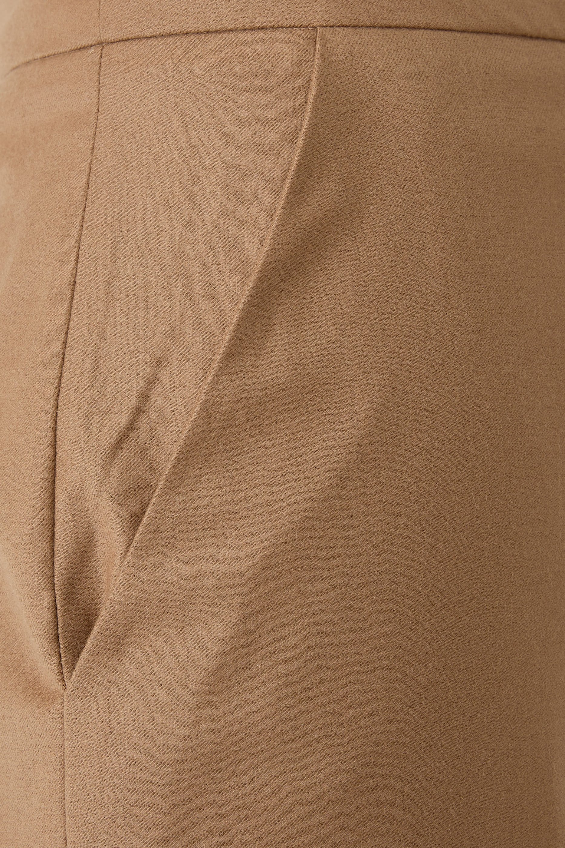 بنطال بقصة ساق واسعة