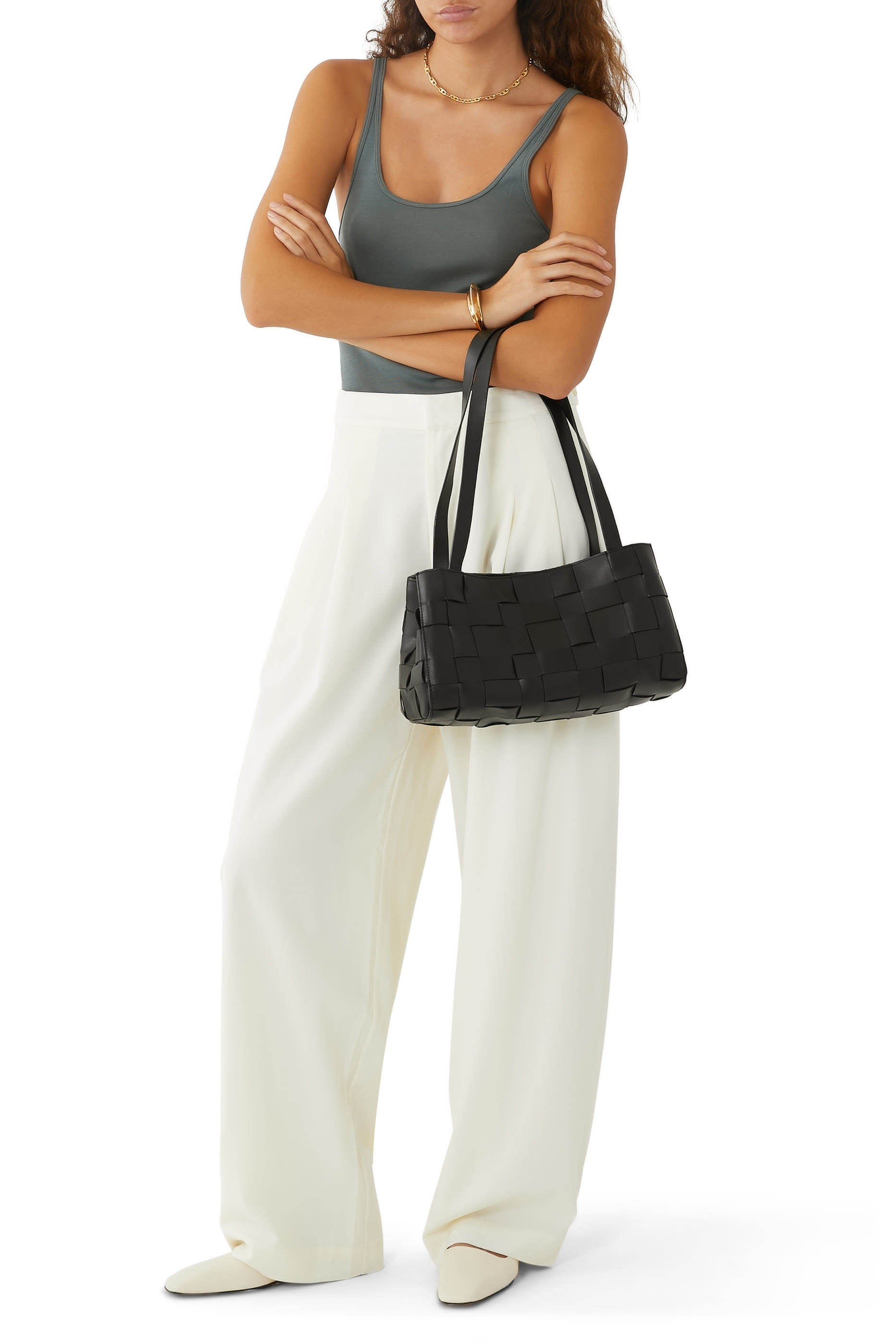 حقيبة يد مجدولة بتصميم رفيع