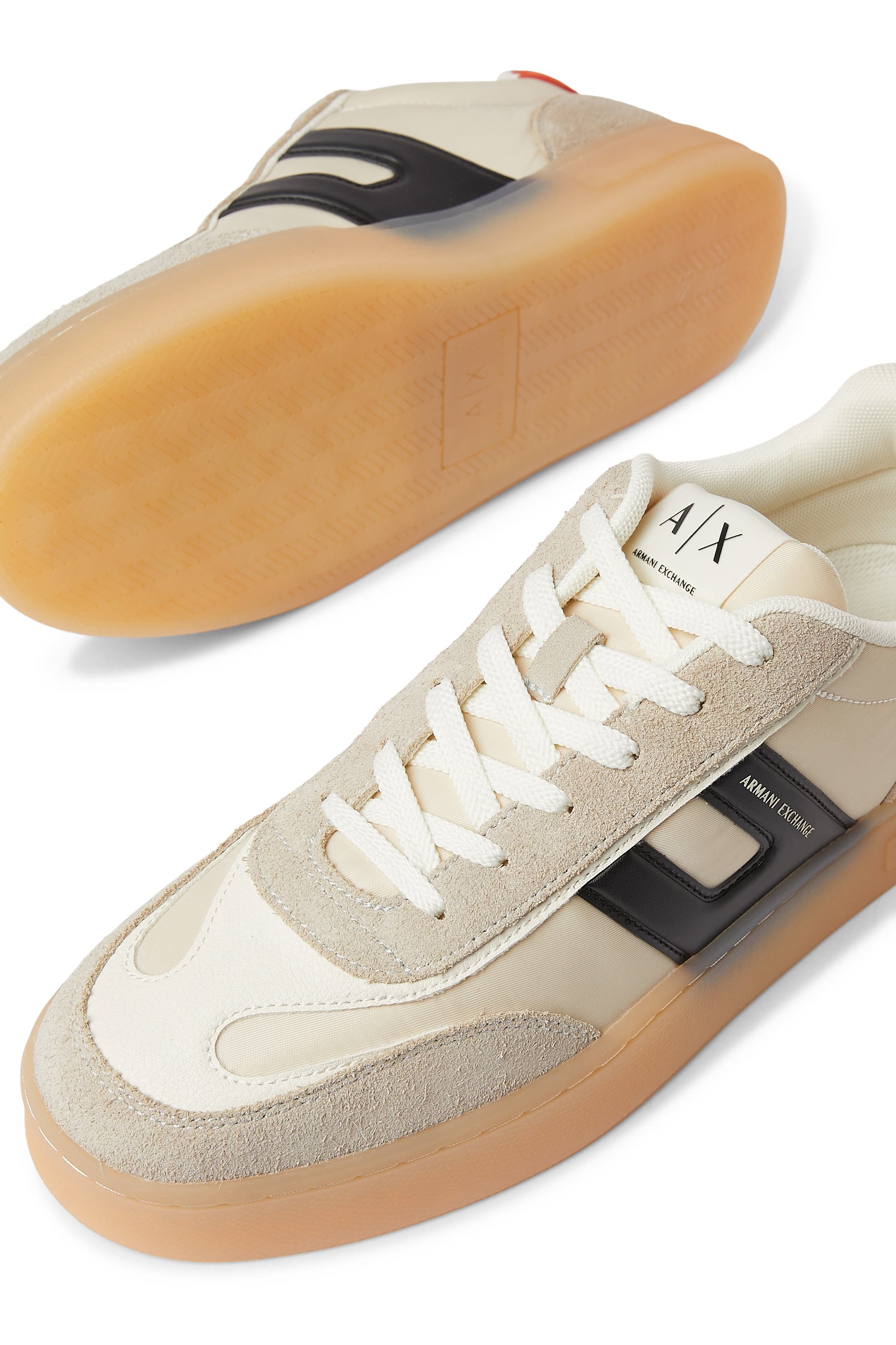 سنيكرز بشعار الماركة قماش معالج