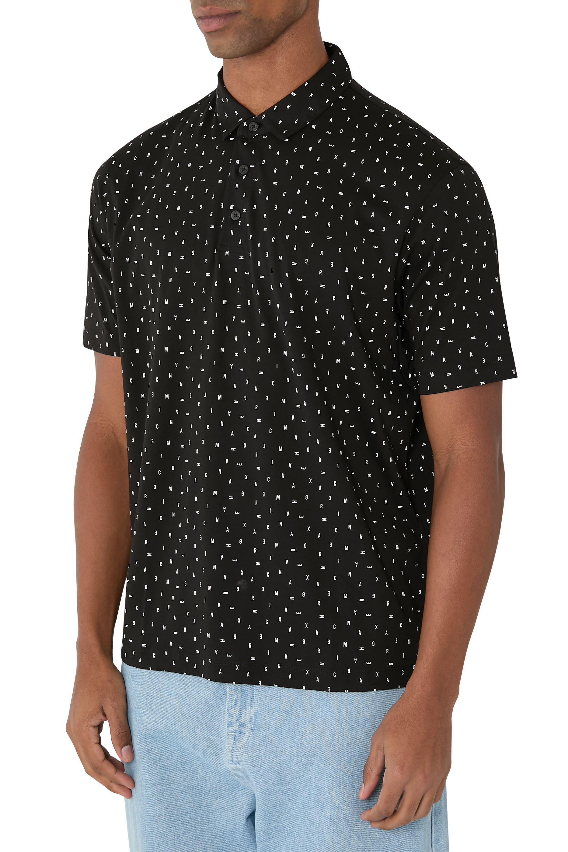 قميص بولو مزين بحروف