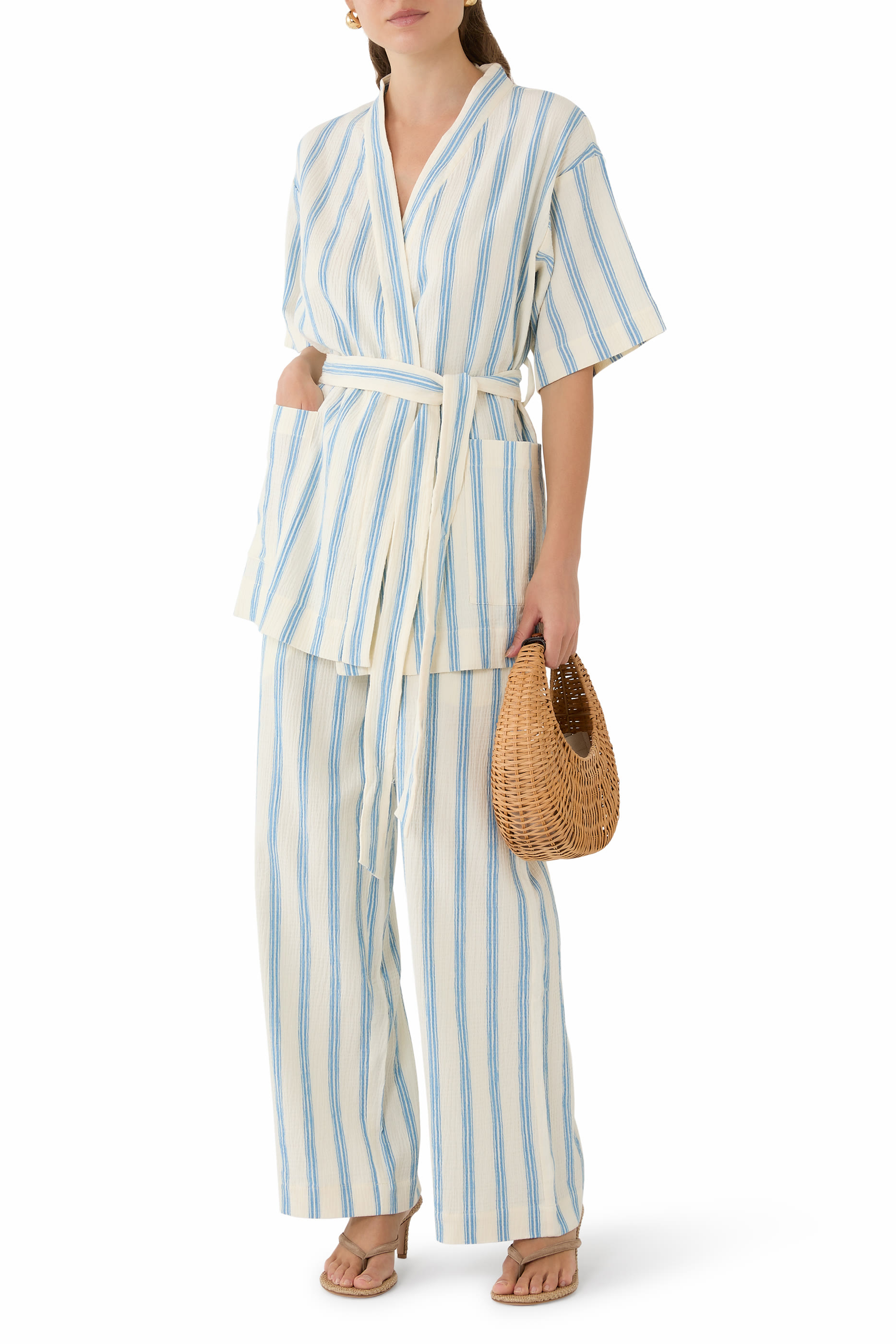 بنطال فين برباط تضييق