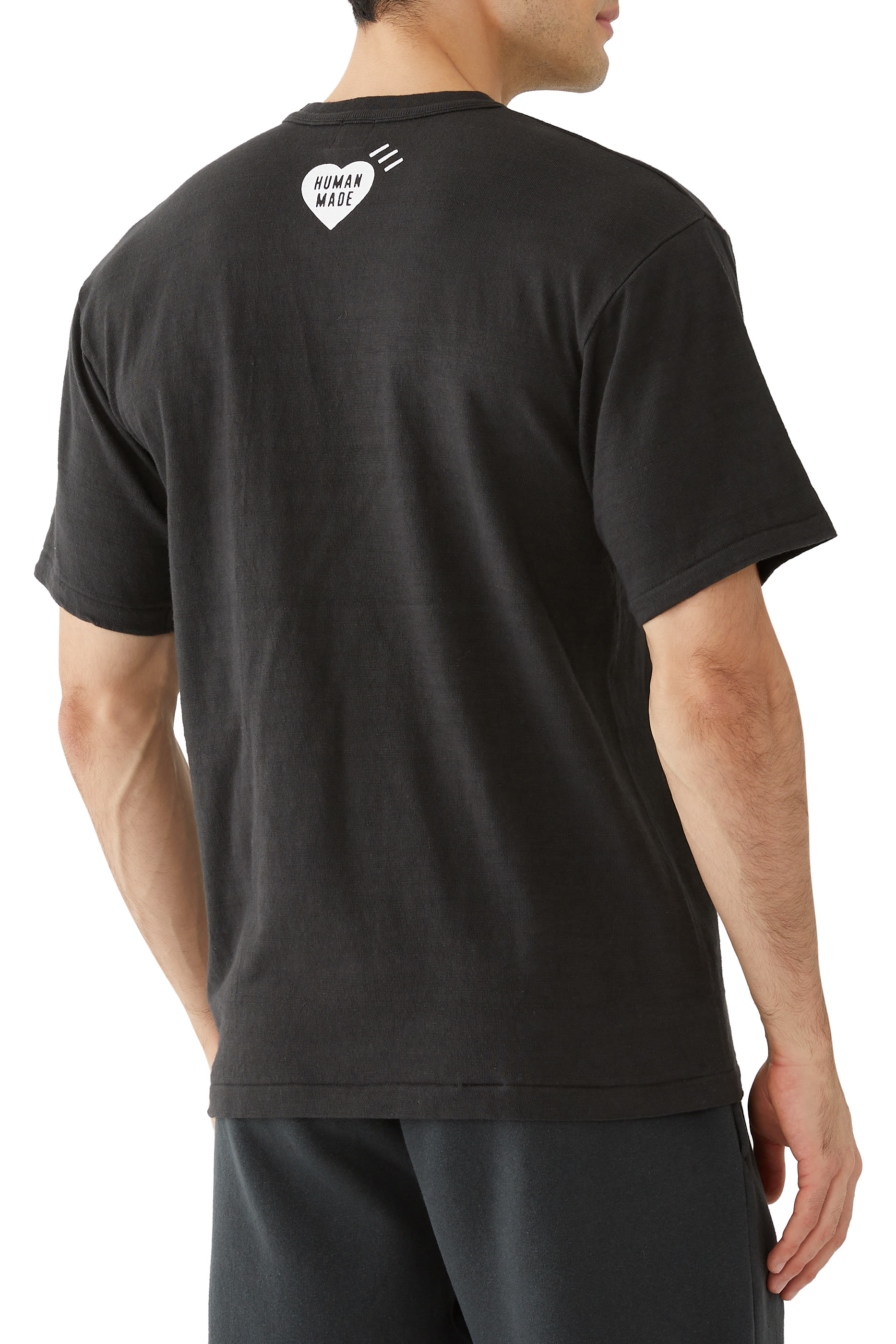 تيشيرت بطبعة غرافيك