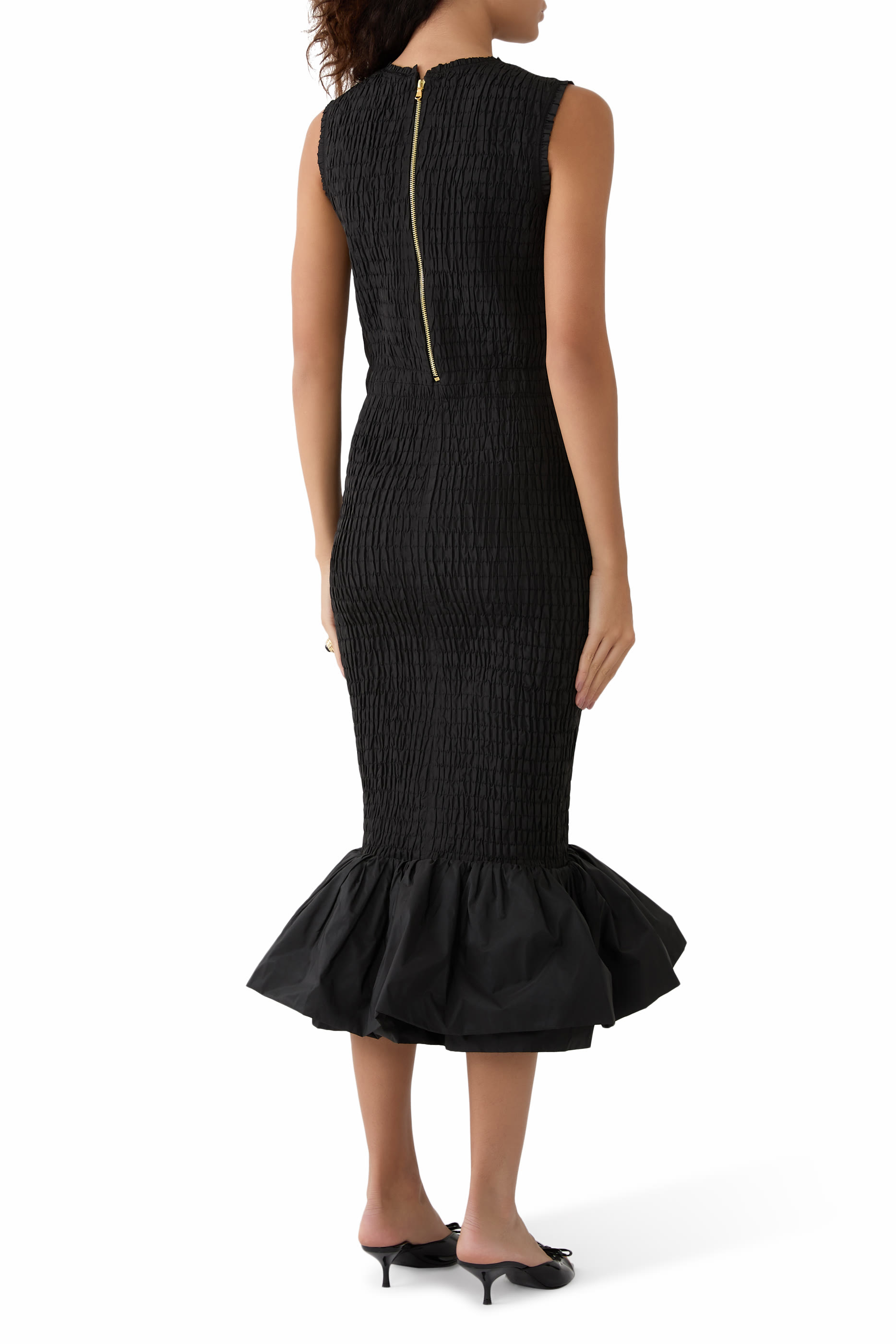 فستان متوسط الطول بكشكش وقصة حورية البحر