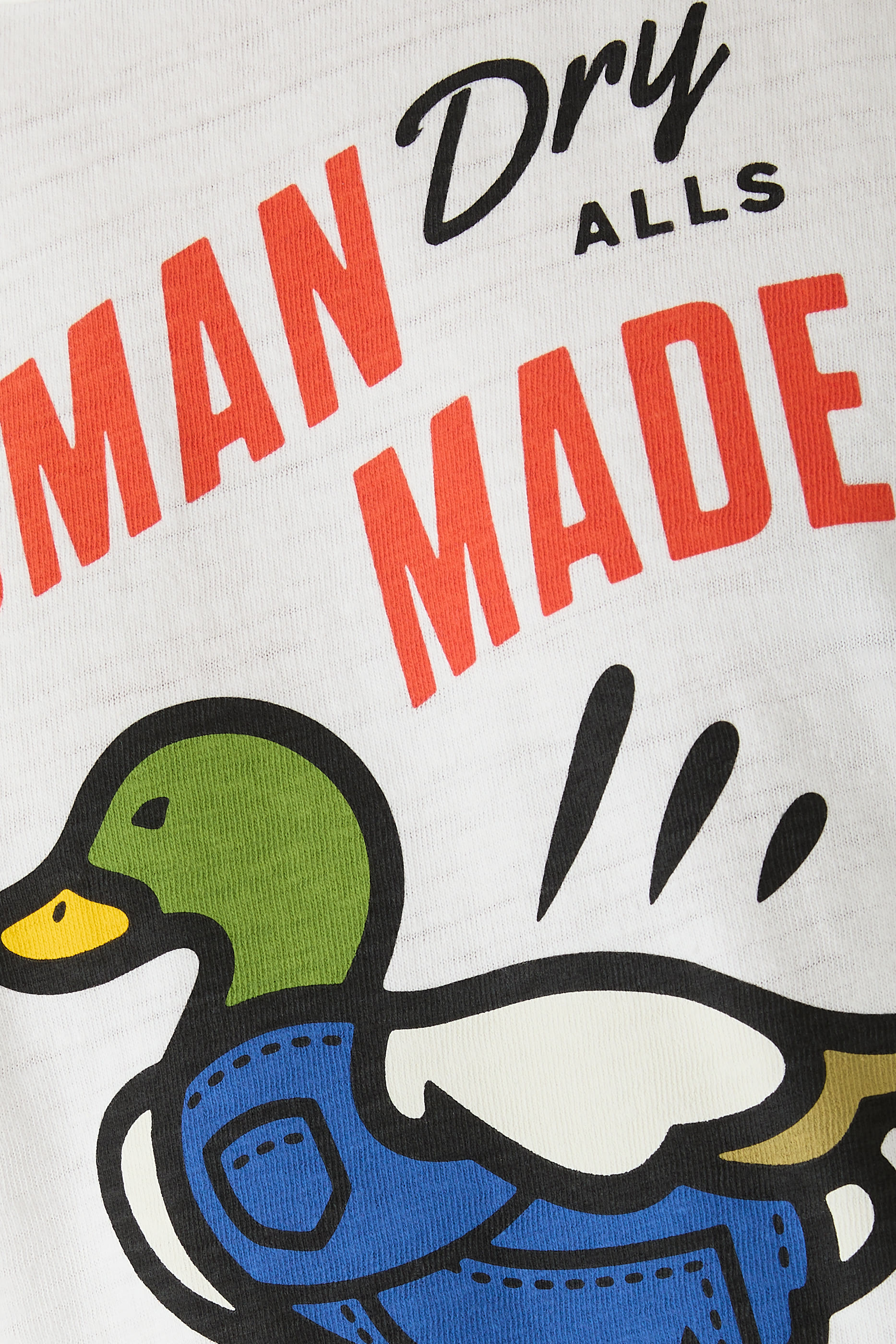 تيشيرت بطبعة غرافيكية