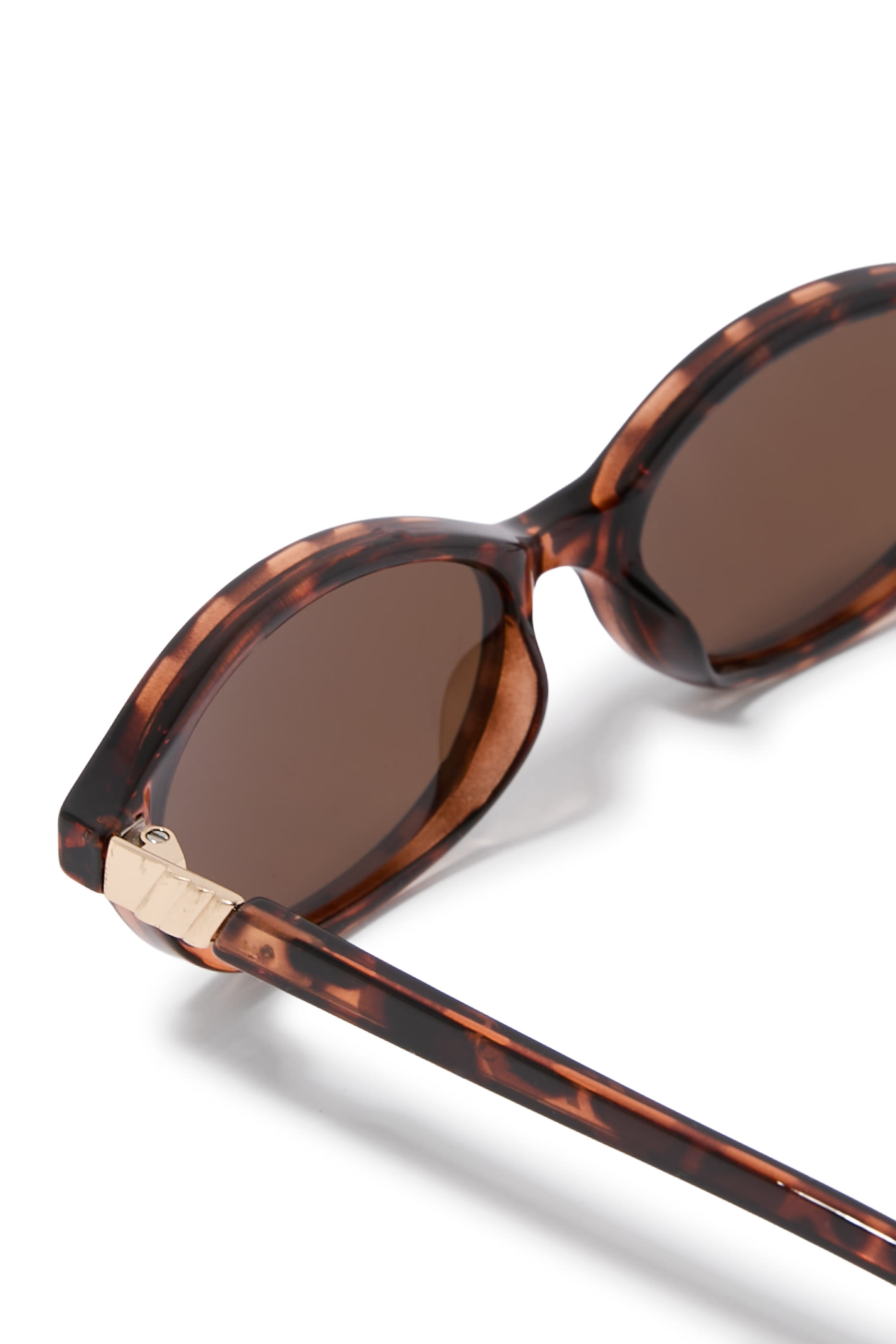 نظارة شمسية داسكفول بإطار بتصميم بيضاوي