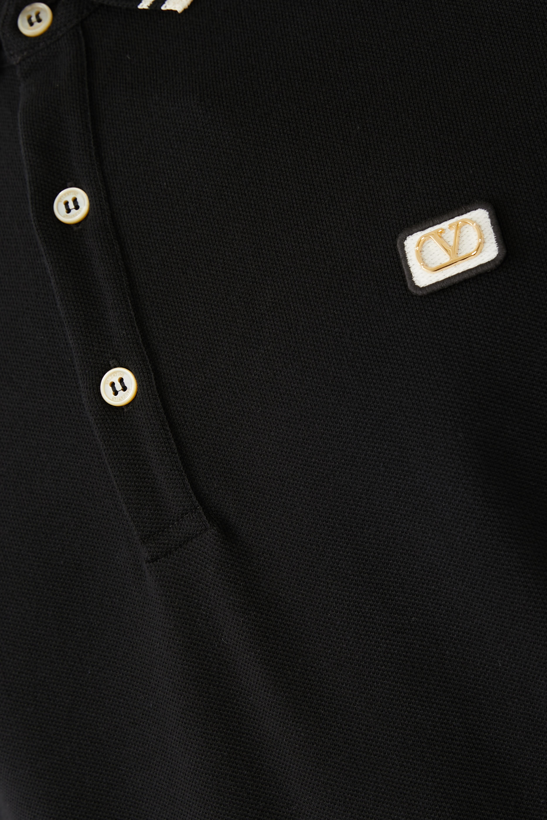 تيشيرت بشعار الماركة