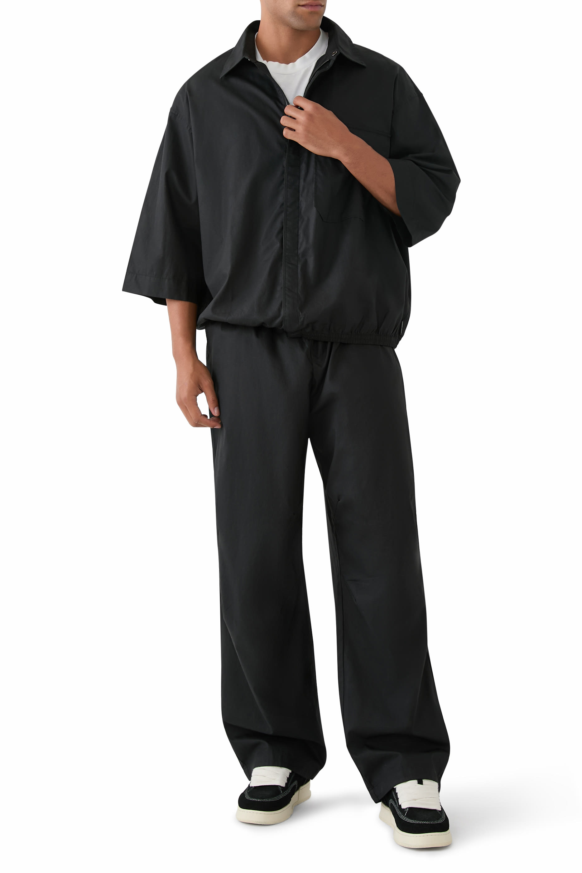 قميص بقصة فضفافضة