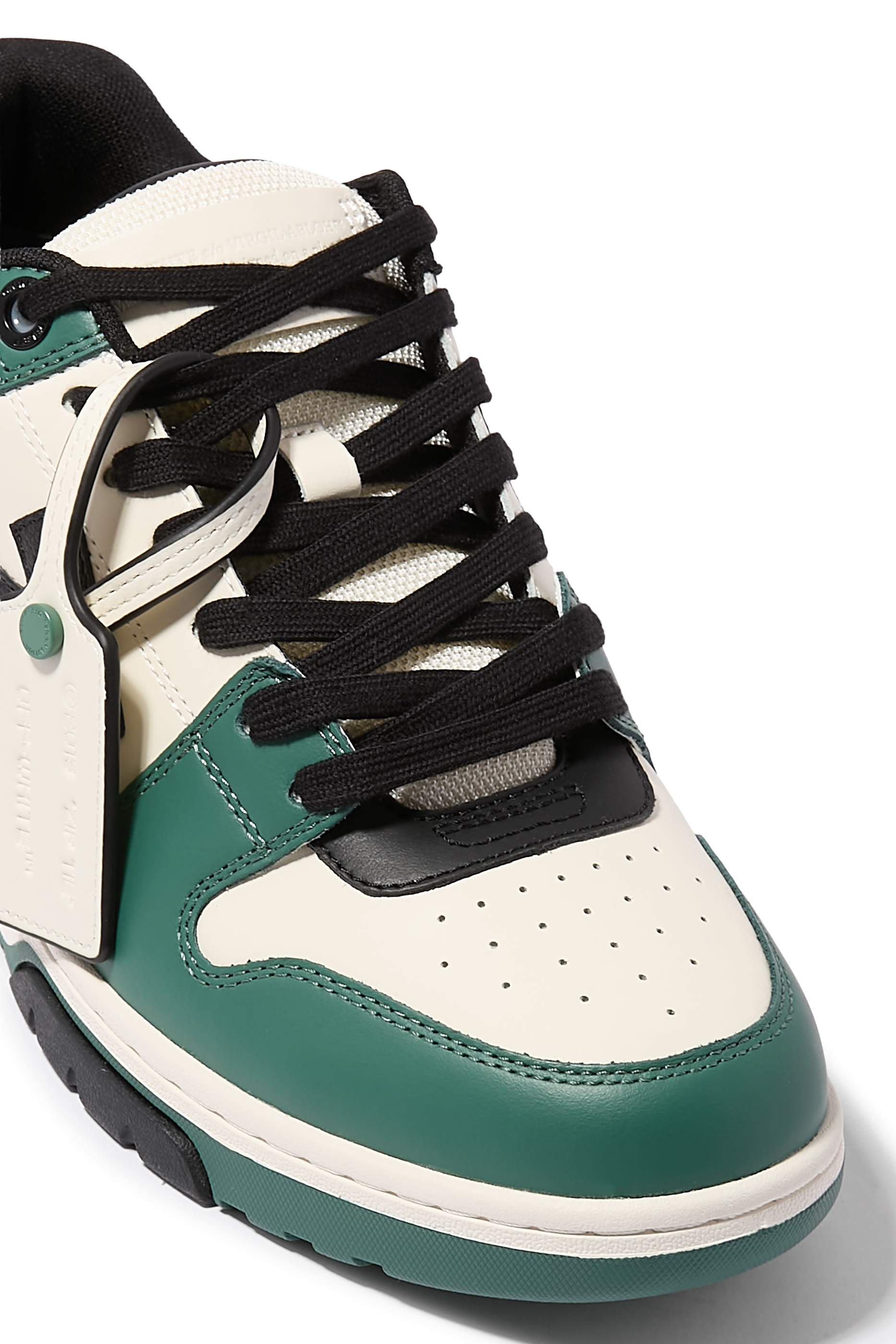 سنيكرز اوت اوف اوفيس