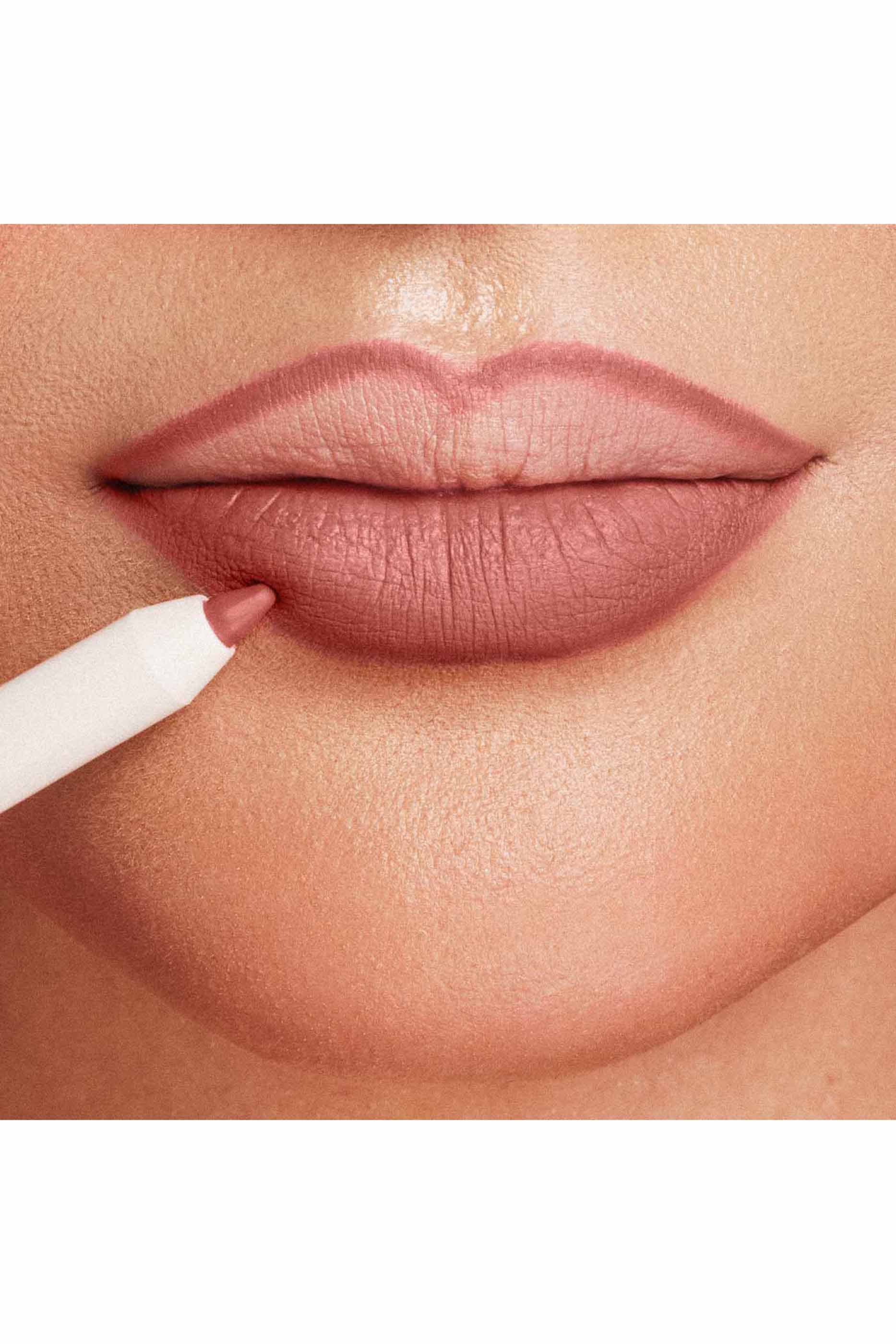 قلم تحديد شفاه ليب ديفينشن مقاوم للماء 