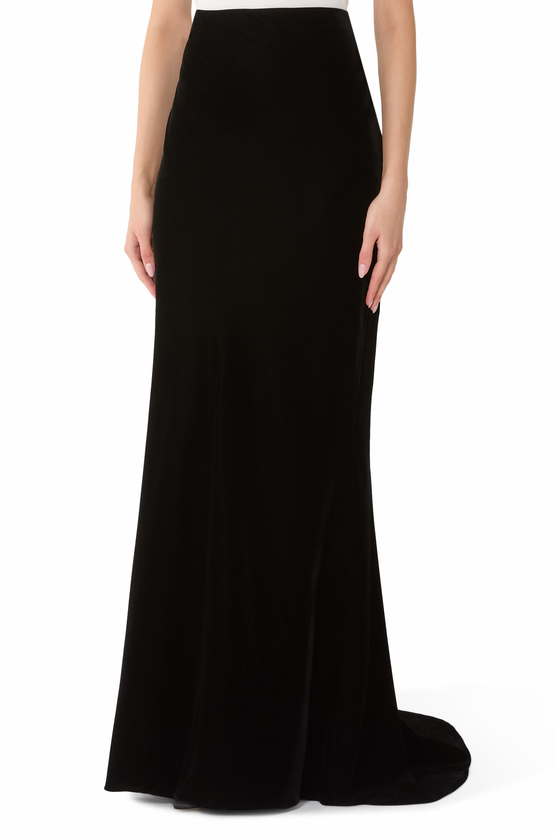 تنورة بذيل طويل مخمل