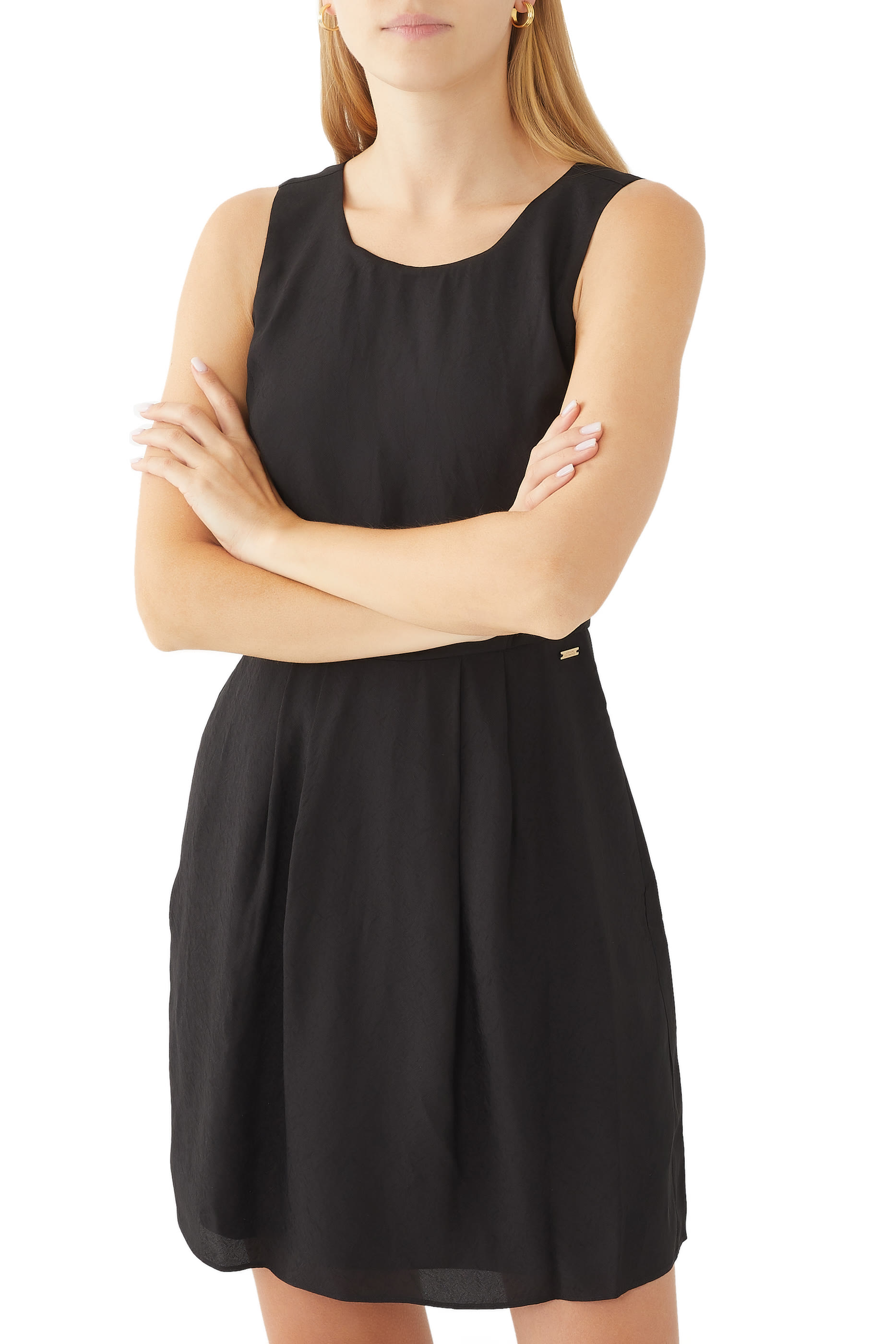 فستان قصير بلا أكمام