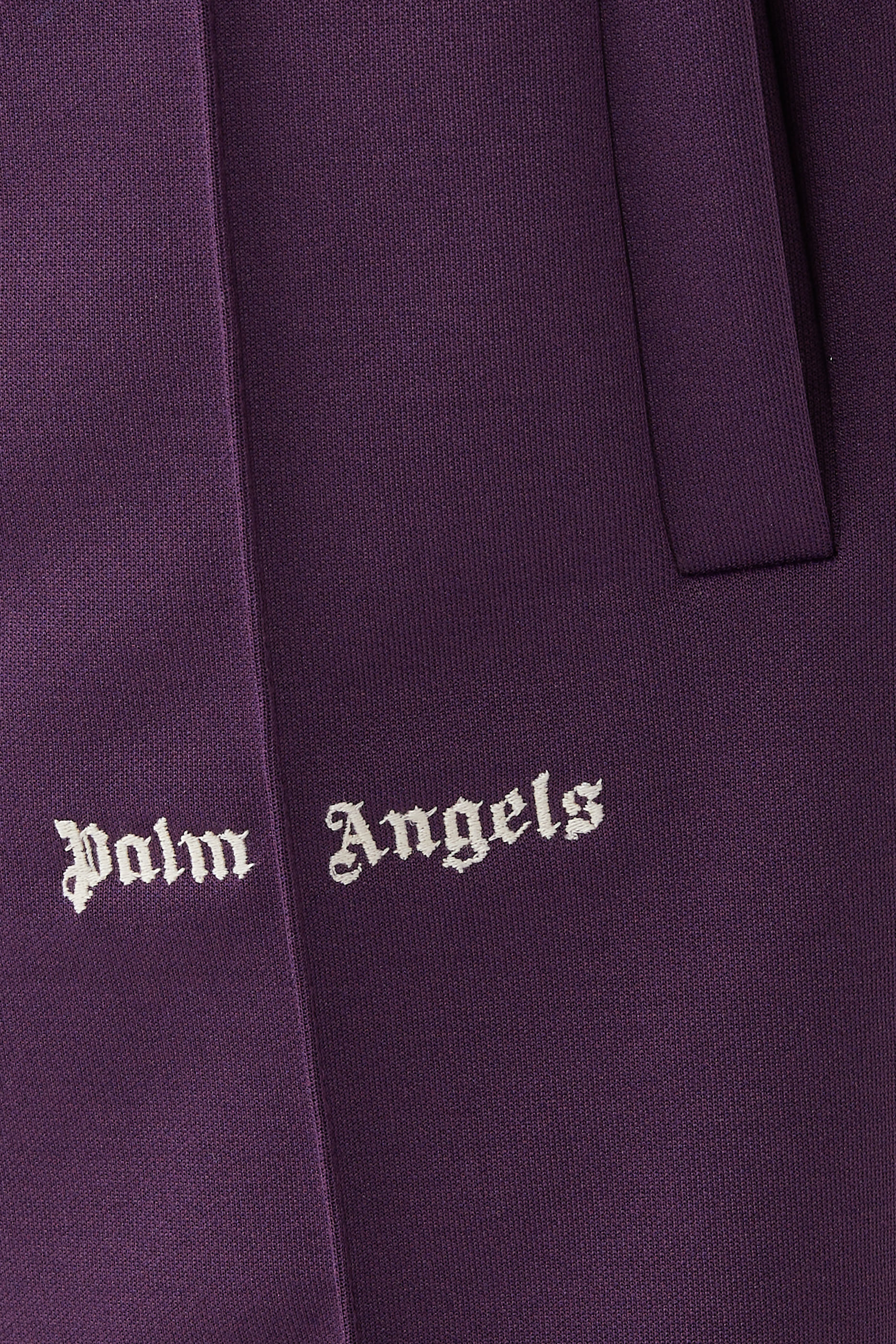 شورت رياضي بشعار الماركة كلاسيكي