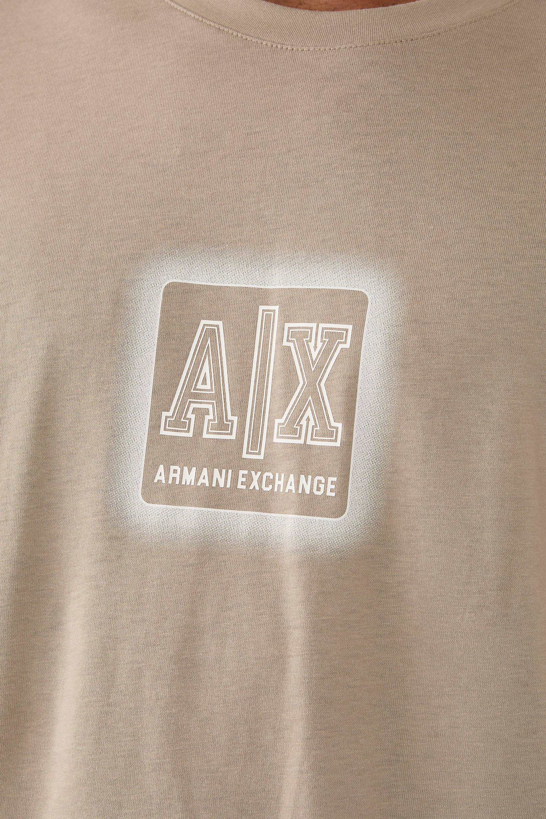 تيشيرت بشعار الماركة