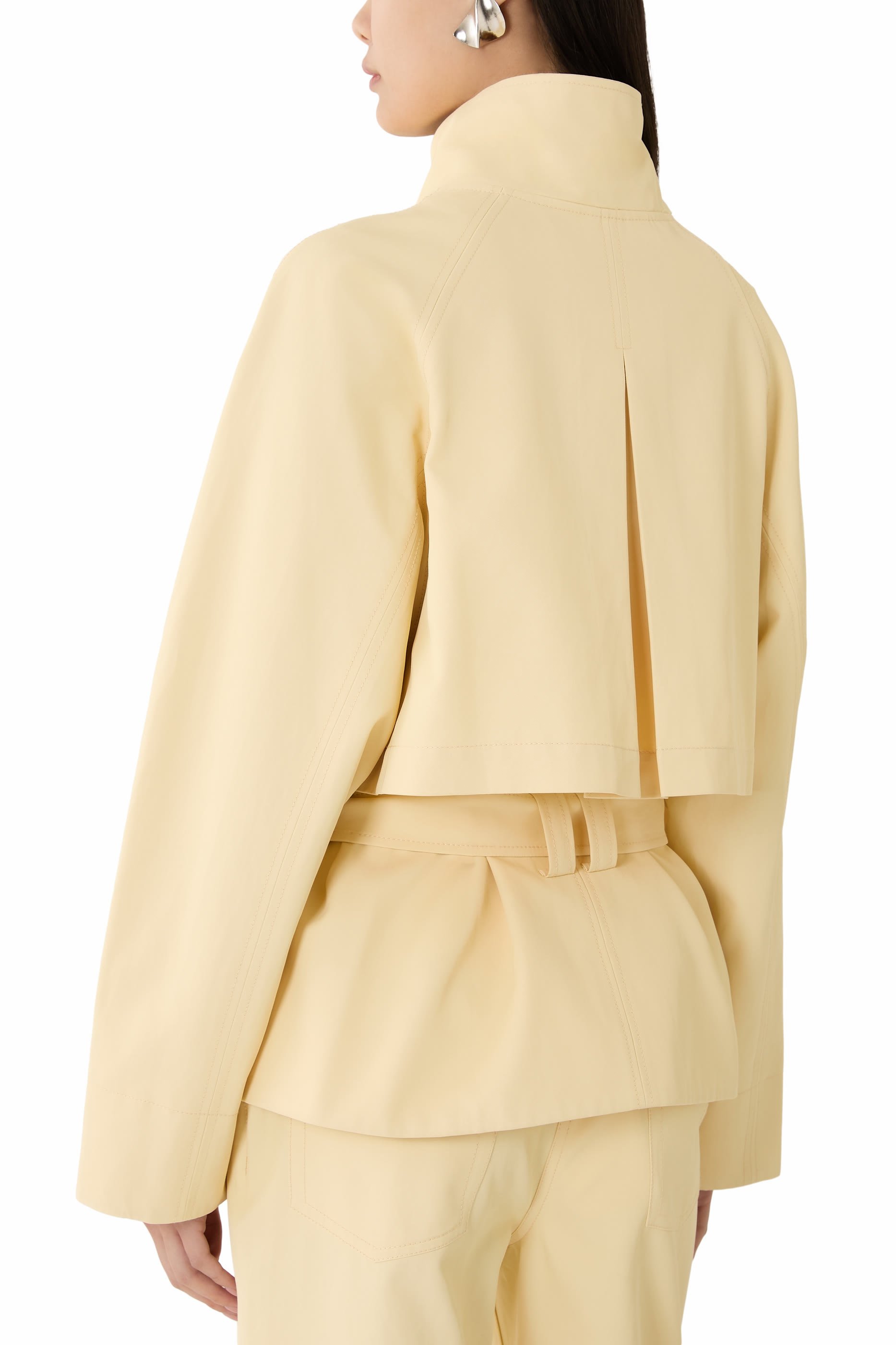 جاكيت بتصميم عملي بحزام