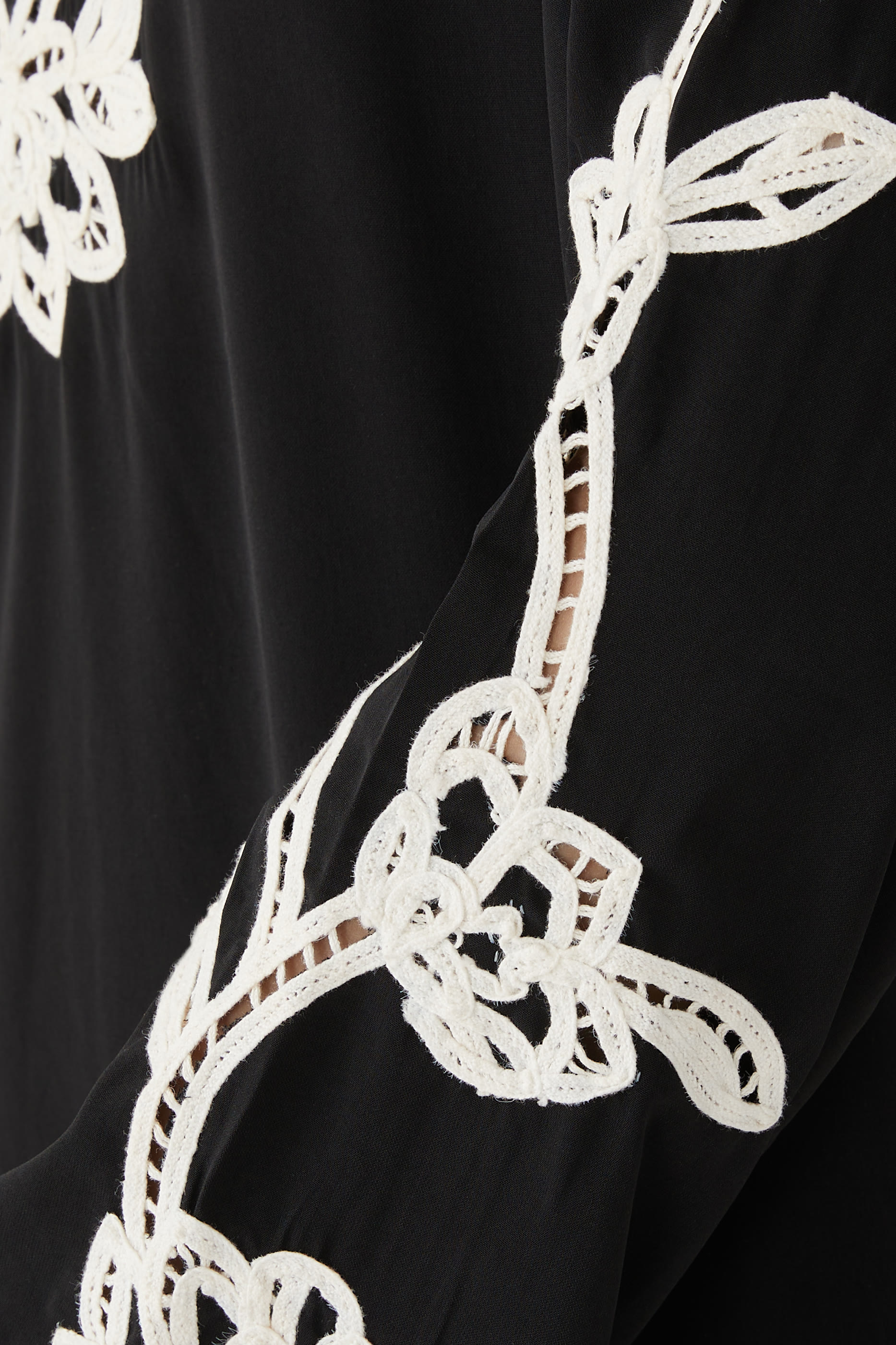 قفطان داها بتطريزات زهور