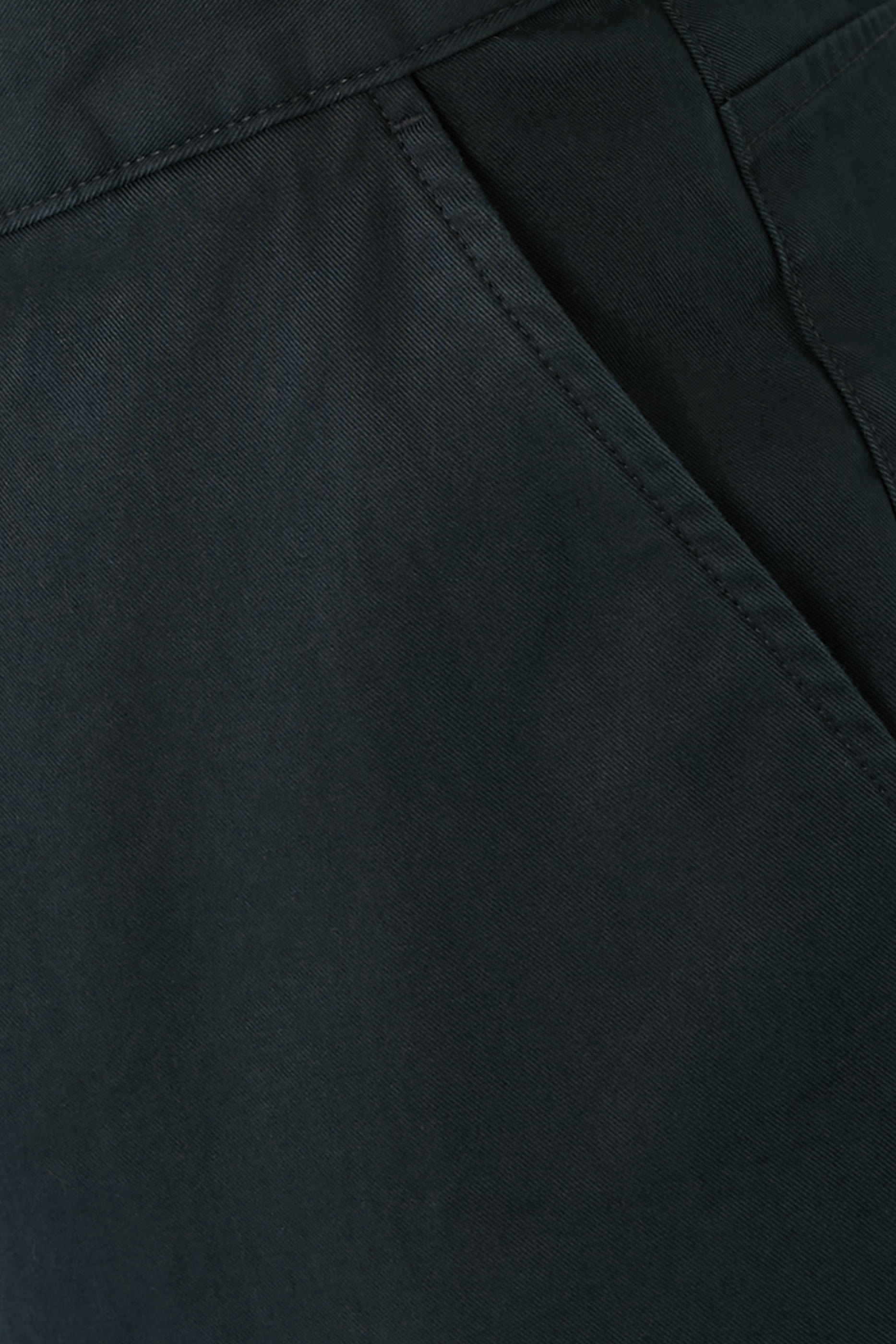 بنطال تشينو بقصة واسعة