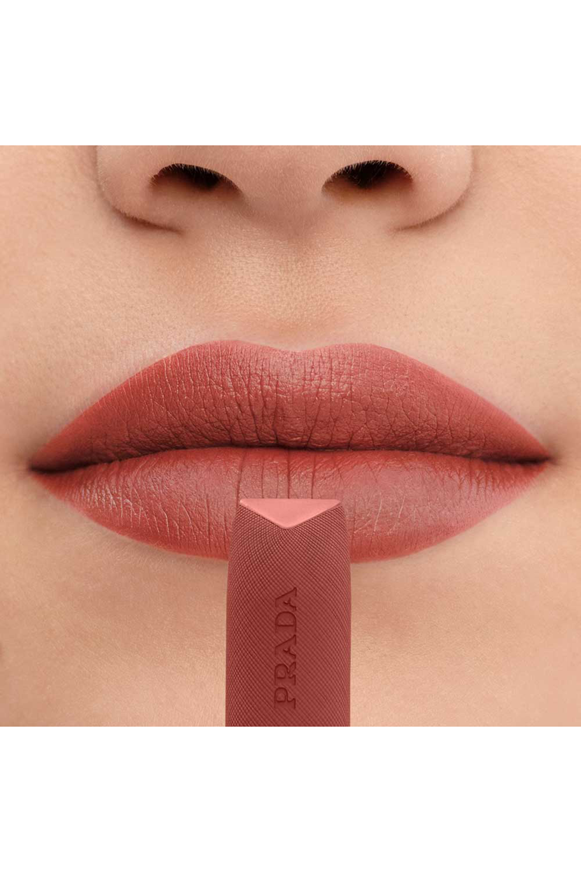 أحمر شفاه مونوكروم هايبر غير لامع