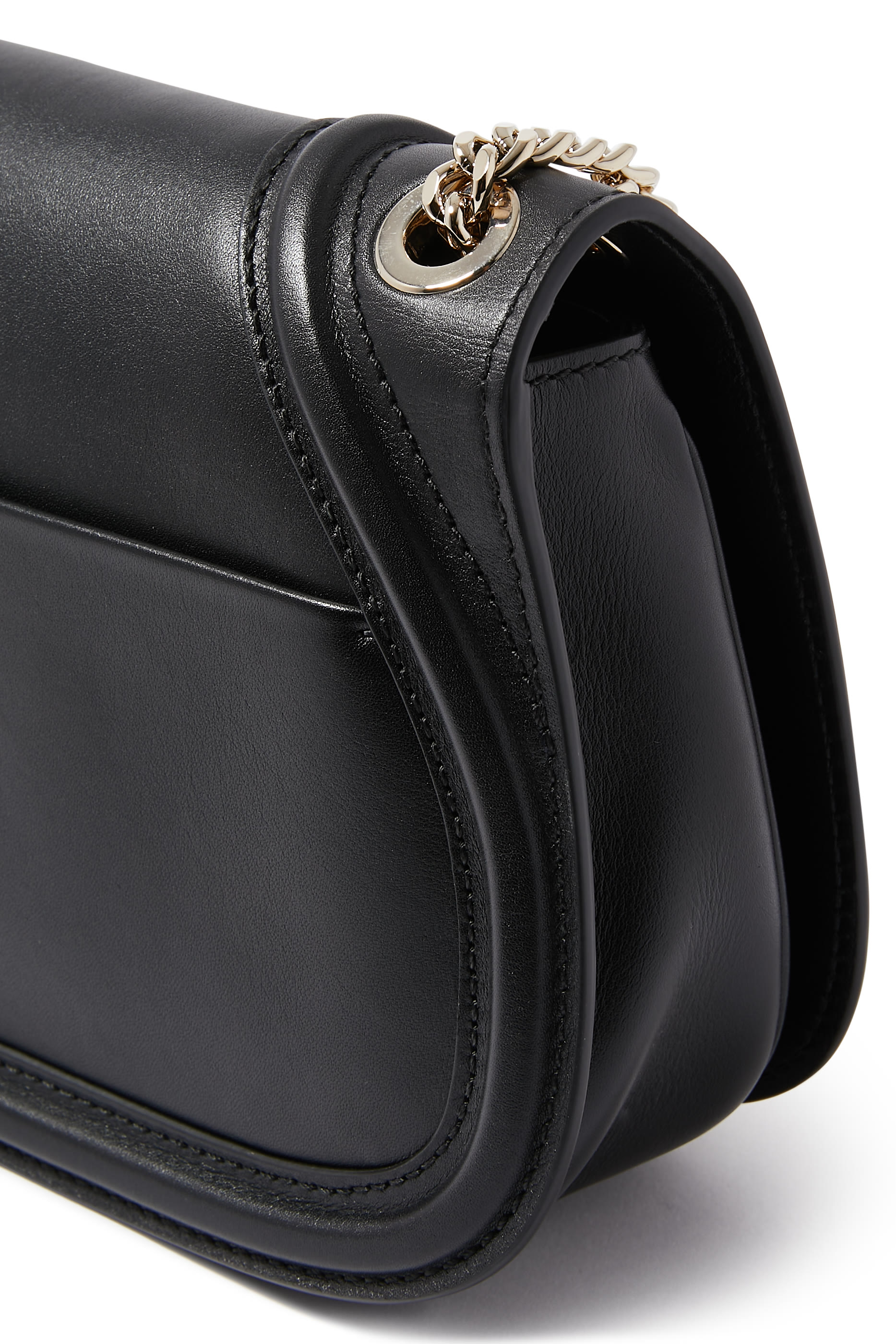 حقيبة كتف بلوندي صغيرة