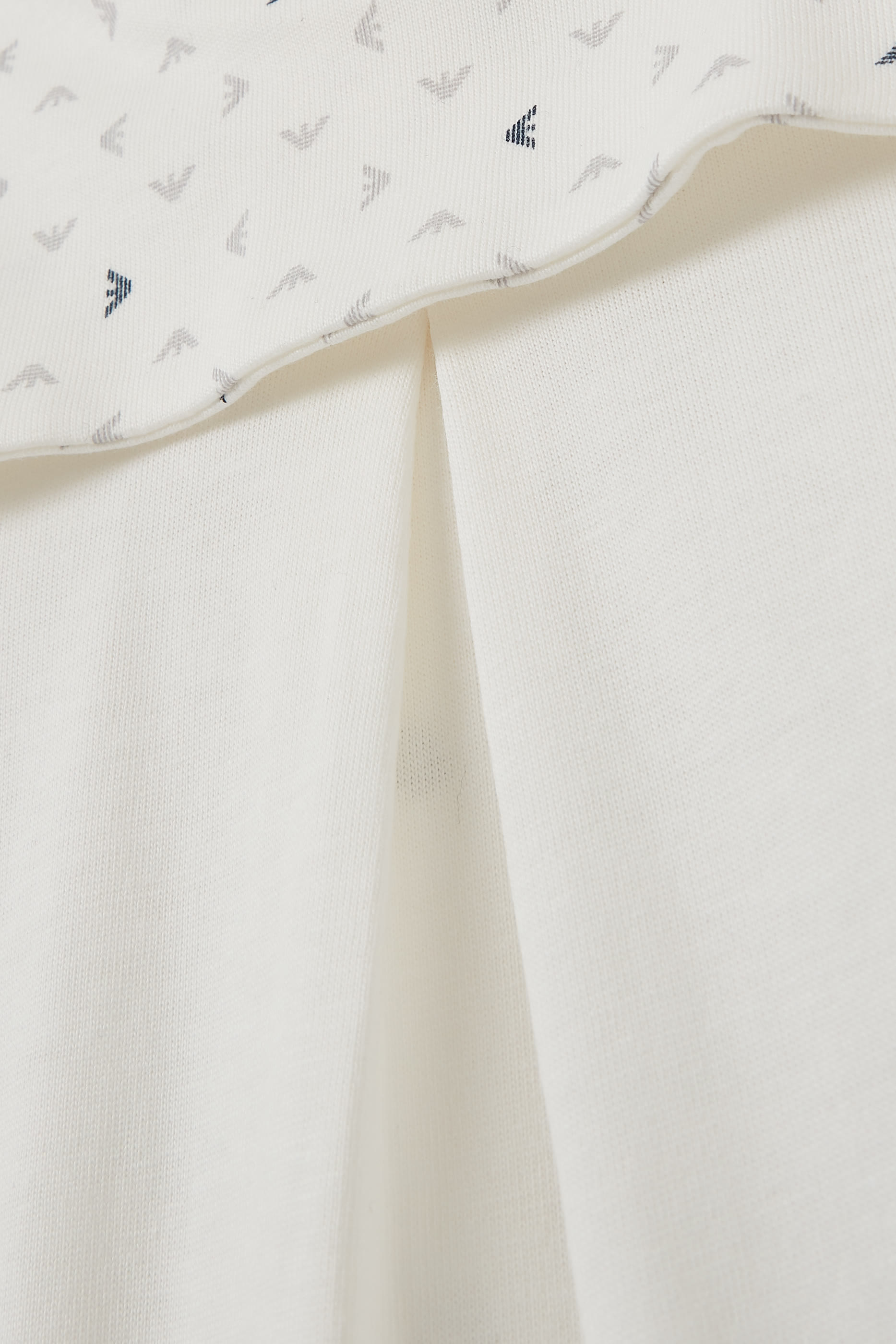 طقم هدايا بدلة للرضع بشعار الماركة