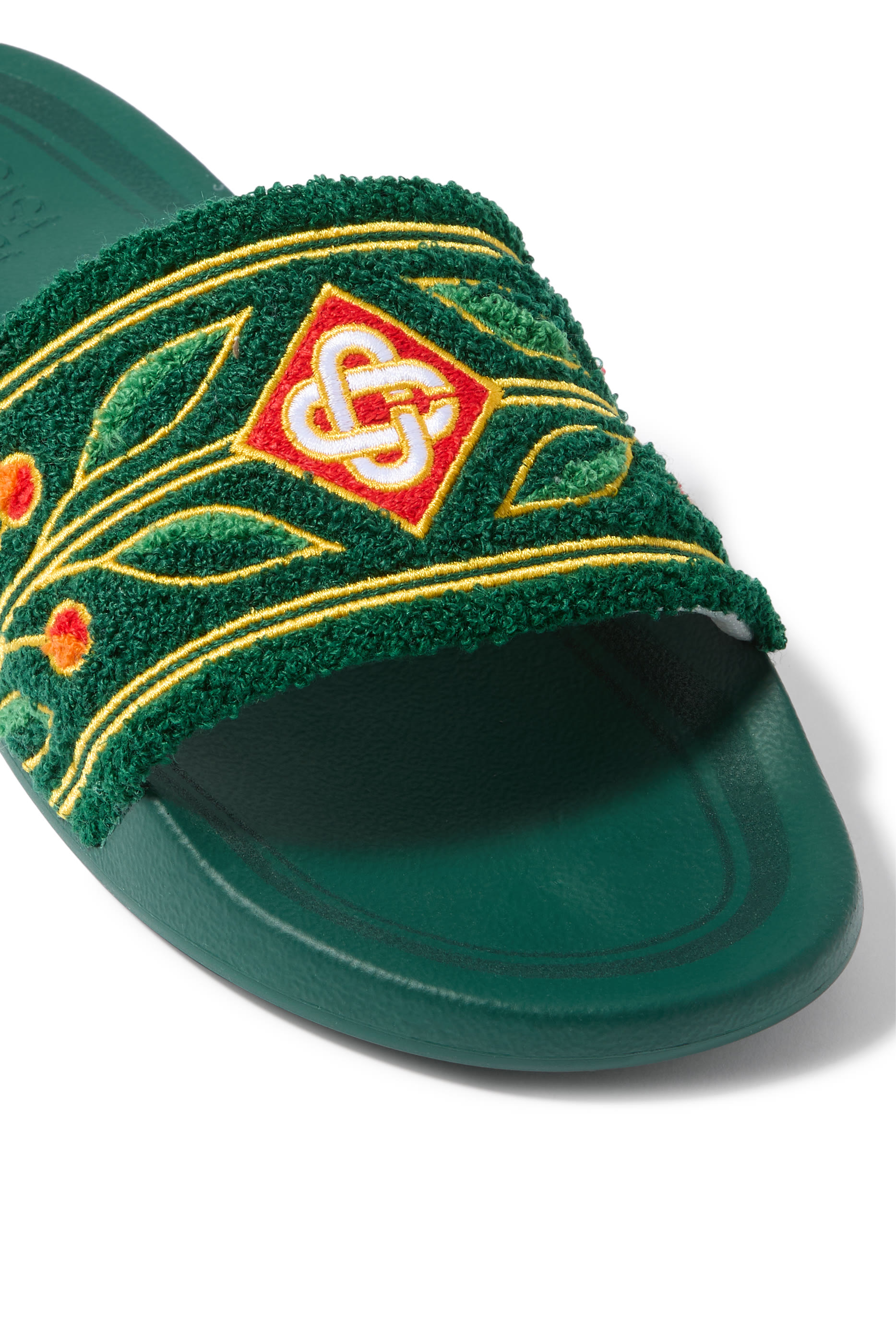 حذاء خفيف بتطريز تيري