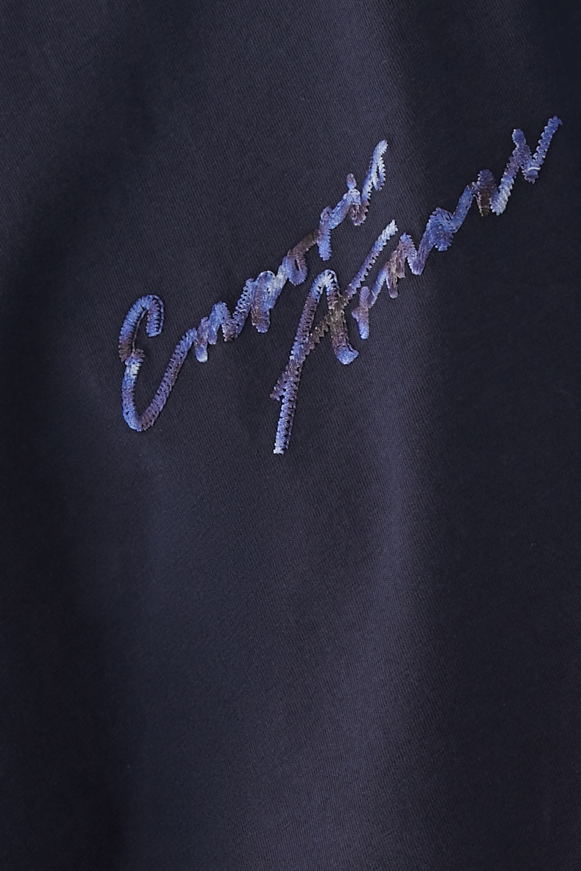 تيشيرت مطرز بشعار الماركة