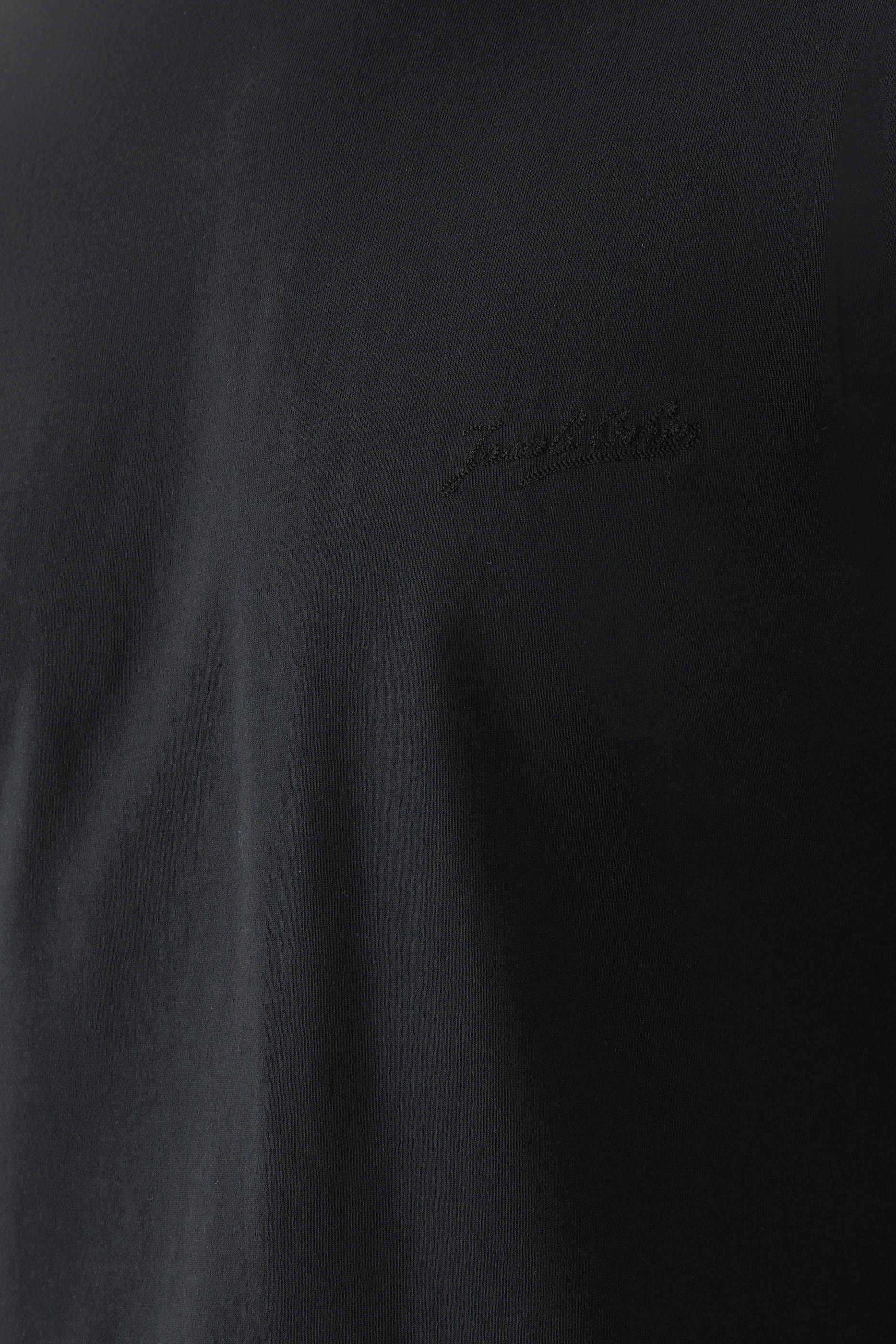 تيشيرت بشعار الماركة