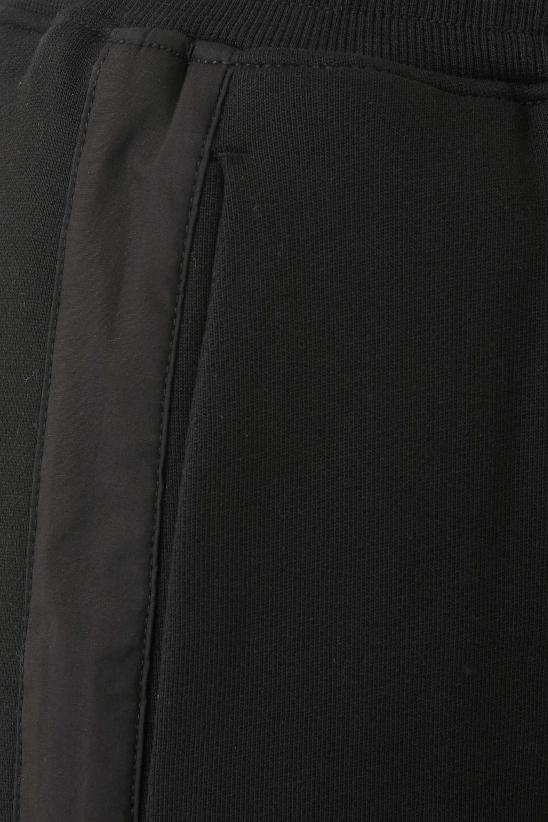 بنطال رياضي بقصة ساق واسعة وفتحة جانبية