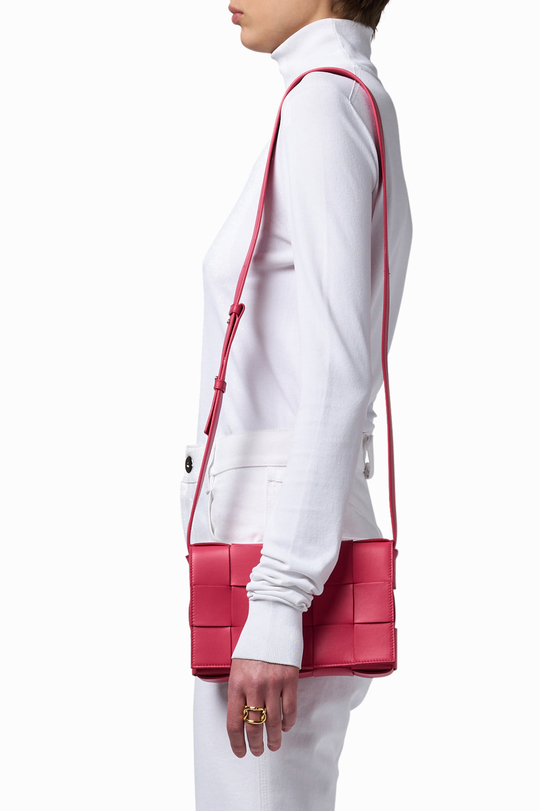 حقيبة كروس كاسيت مجدولة