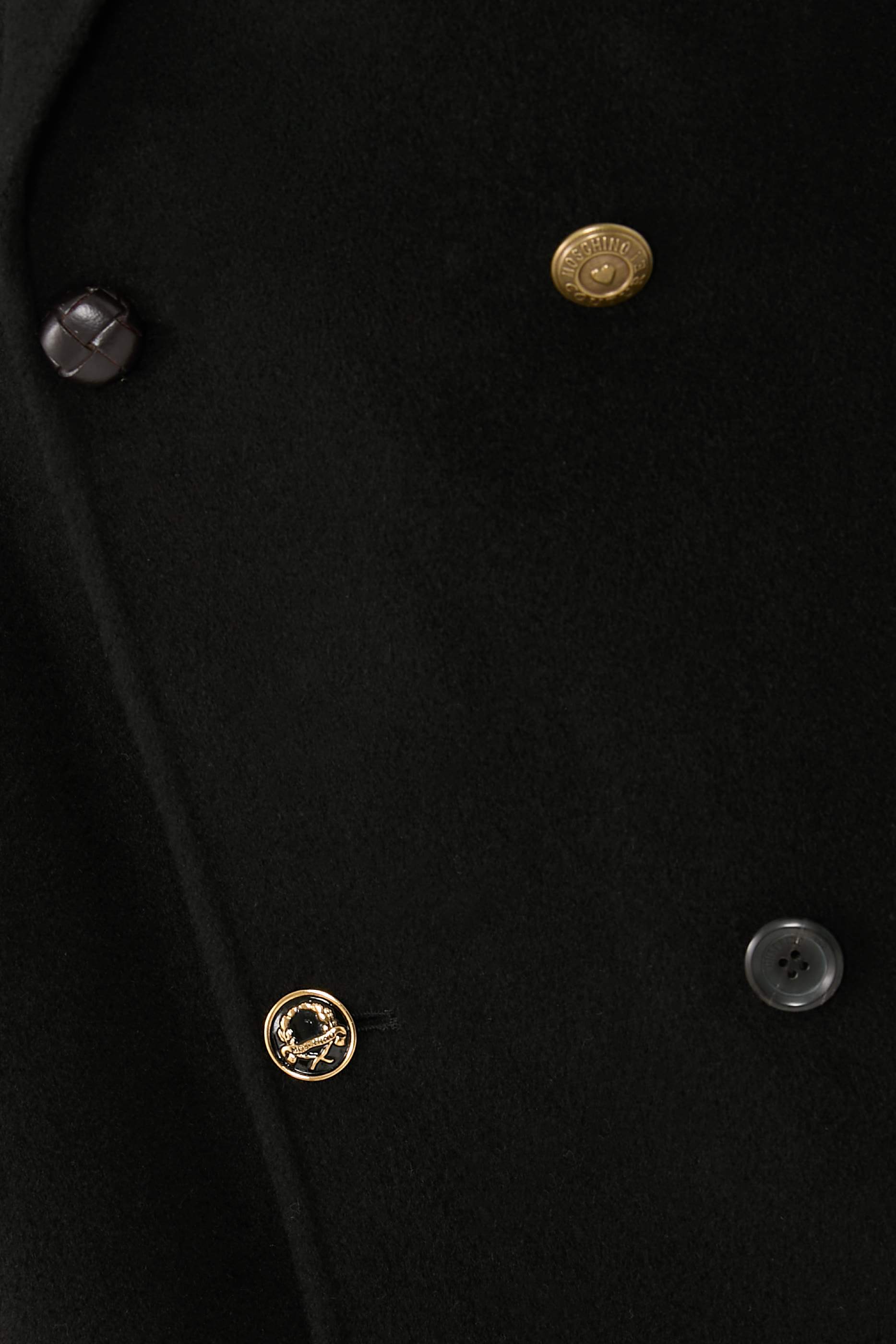 جاكيت بشعار الماركة بغصني أوراق الغار صوف