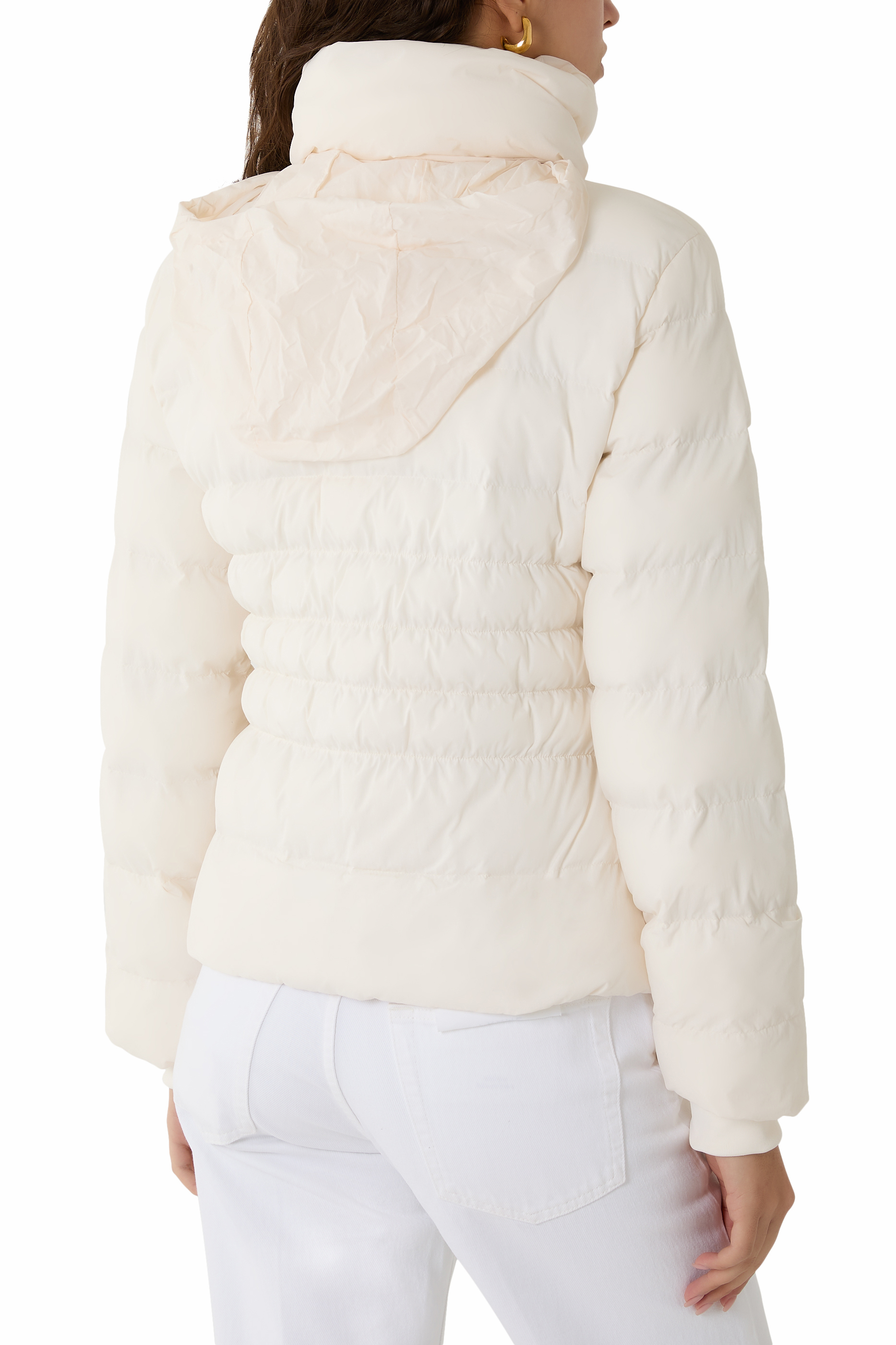 جاكيت مزين بشعار الماركة