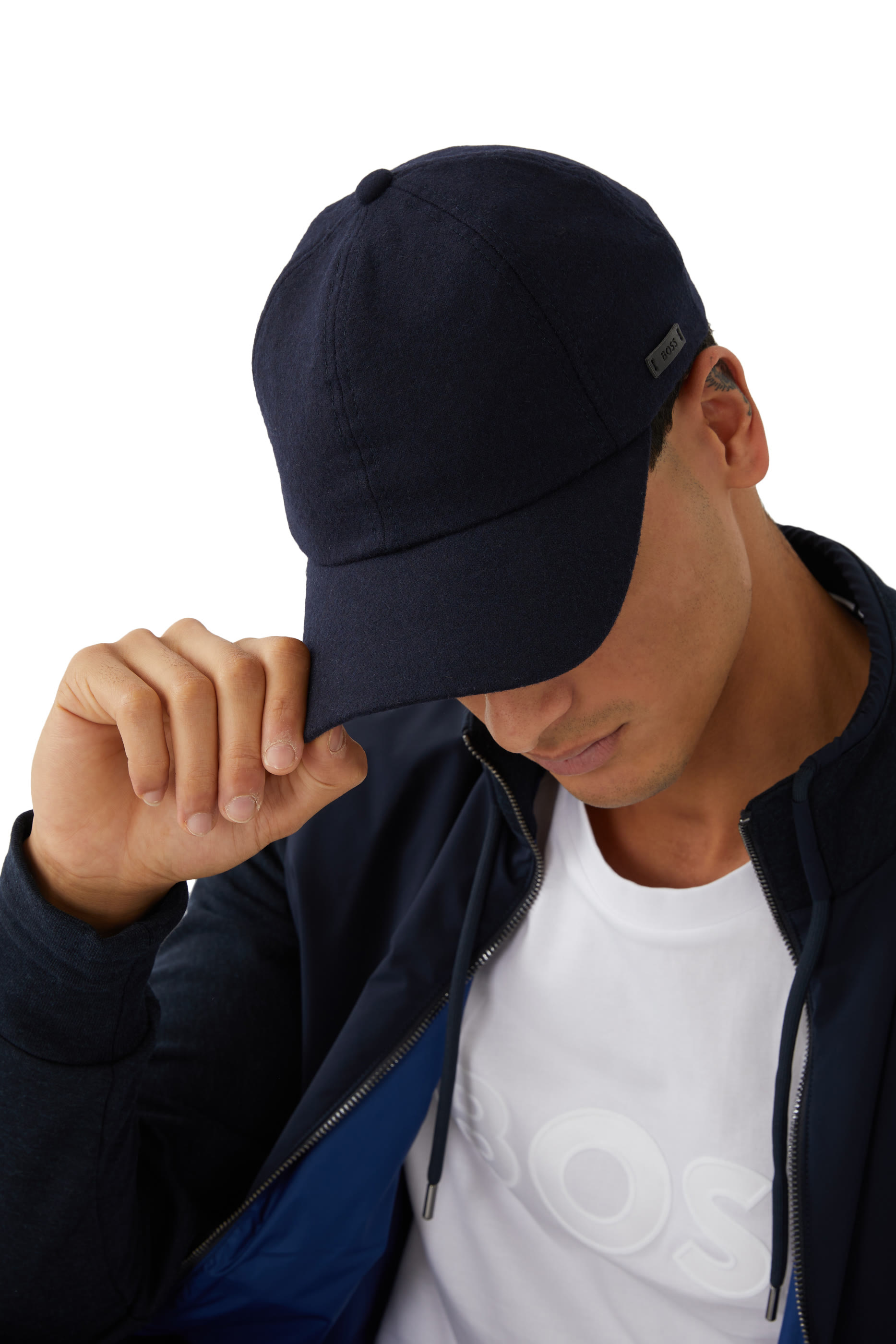 كاب زيد بملصق بشعار الماركة