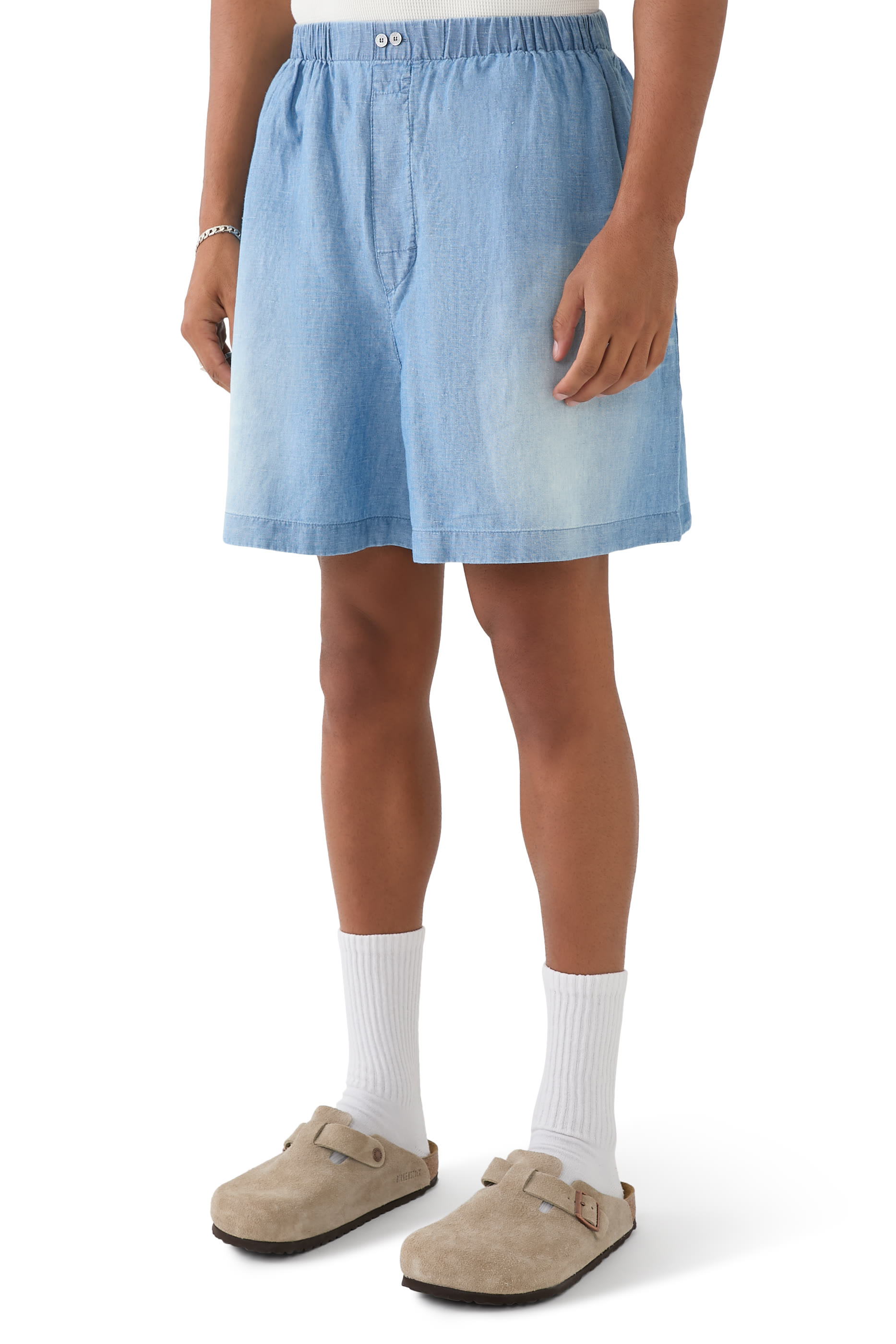 شورت بشعار الماركة